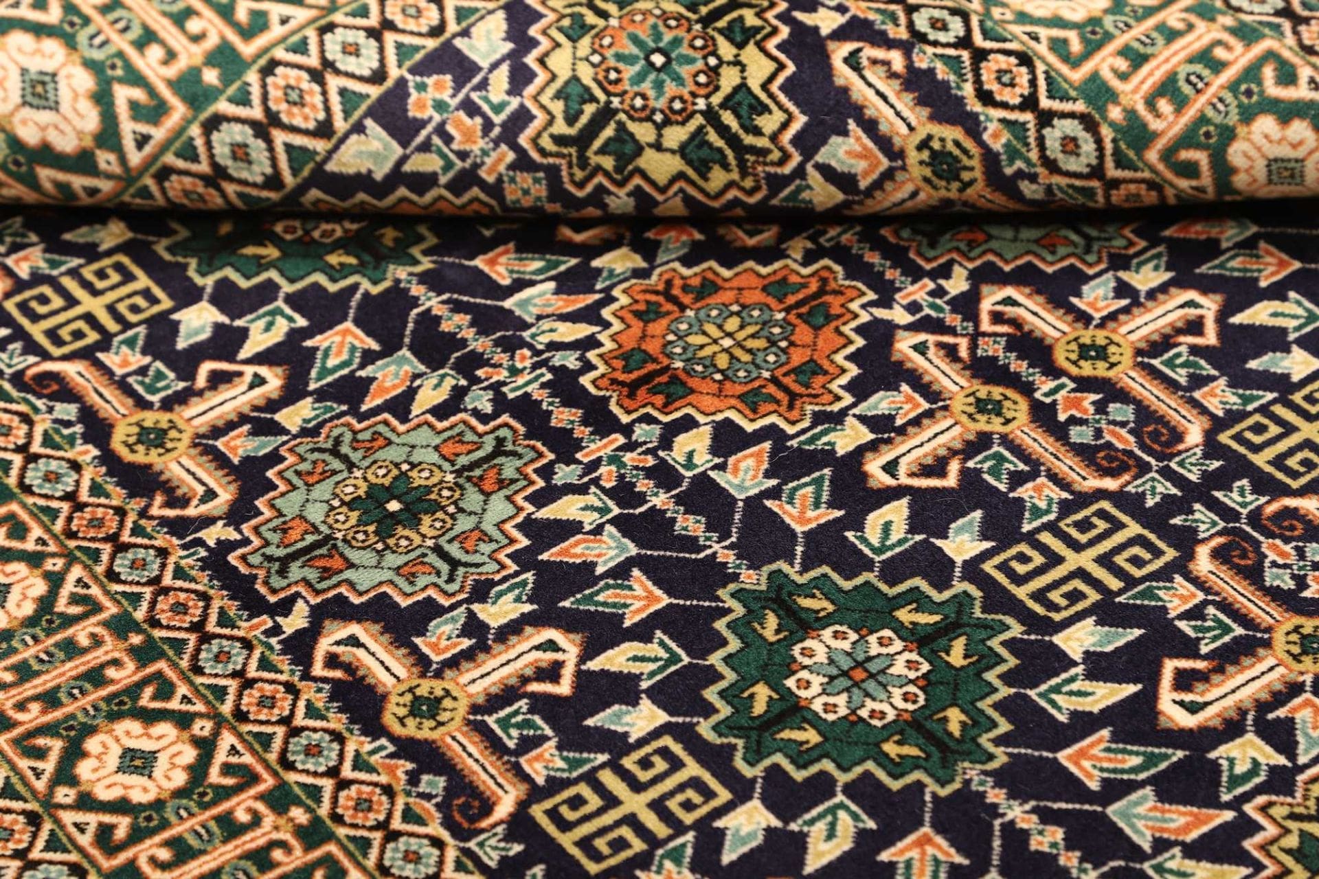 Täbriz Perserteppich aus Iran, 103 × 138 cm