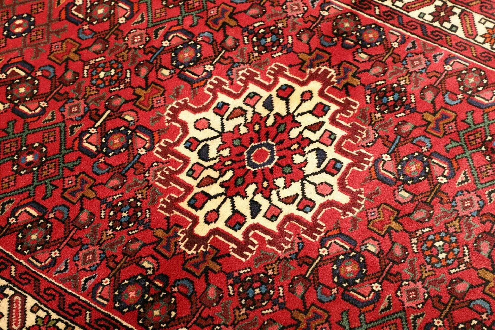 handgeknupfter-hamadan-teppich-105-x-147cm-schurwolle-blau-rot-6 Hamadan Perserteppich aus Iran, 105 × 147 cm