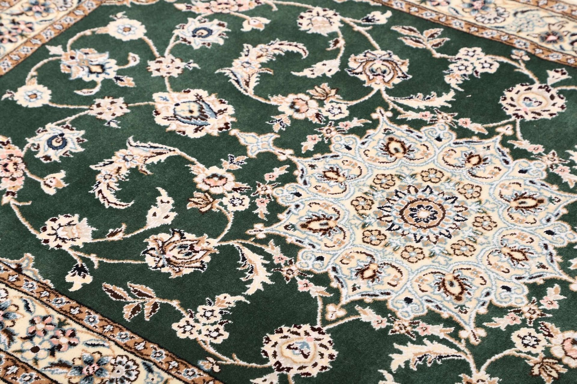 Nain Perserteppich aus Iran, 102 × 153 cm