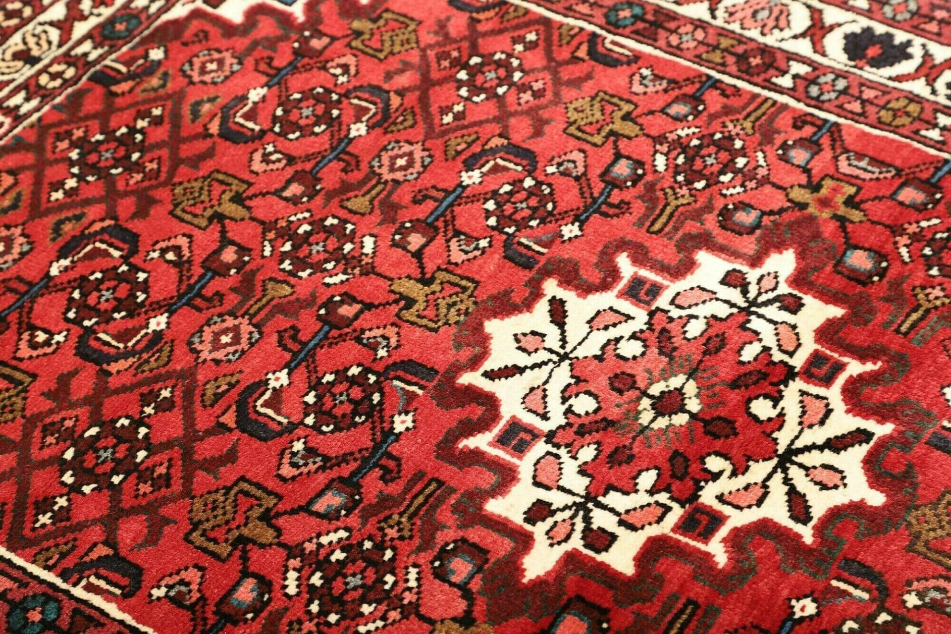 orientteppich-hamadan-107-x-155-cm-in-blau-rot-handgeknupft-6 Hamadan Perserteppich aus Iran, 107 × 155 cm