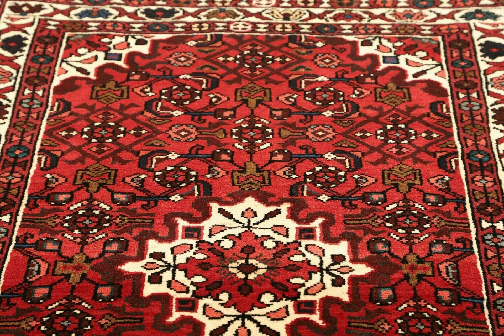 orientteppich-hamadan-107-x-155-cm-in-blau-rot-handgeknupft-7 Hamadan Perserteppich aus Iran, 107 × 155 cm