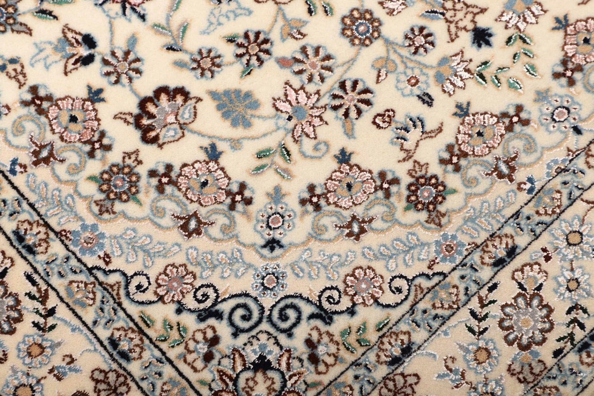 Nain Perserteppich aus Iran, 112 × 165 cm