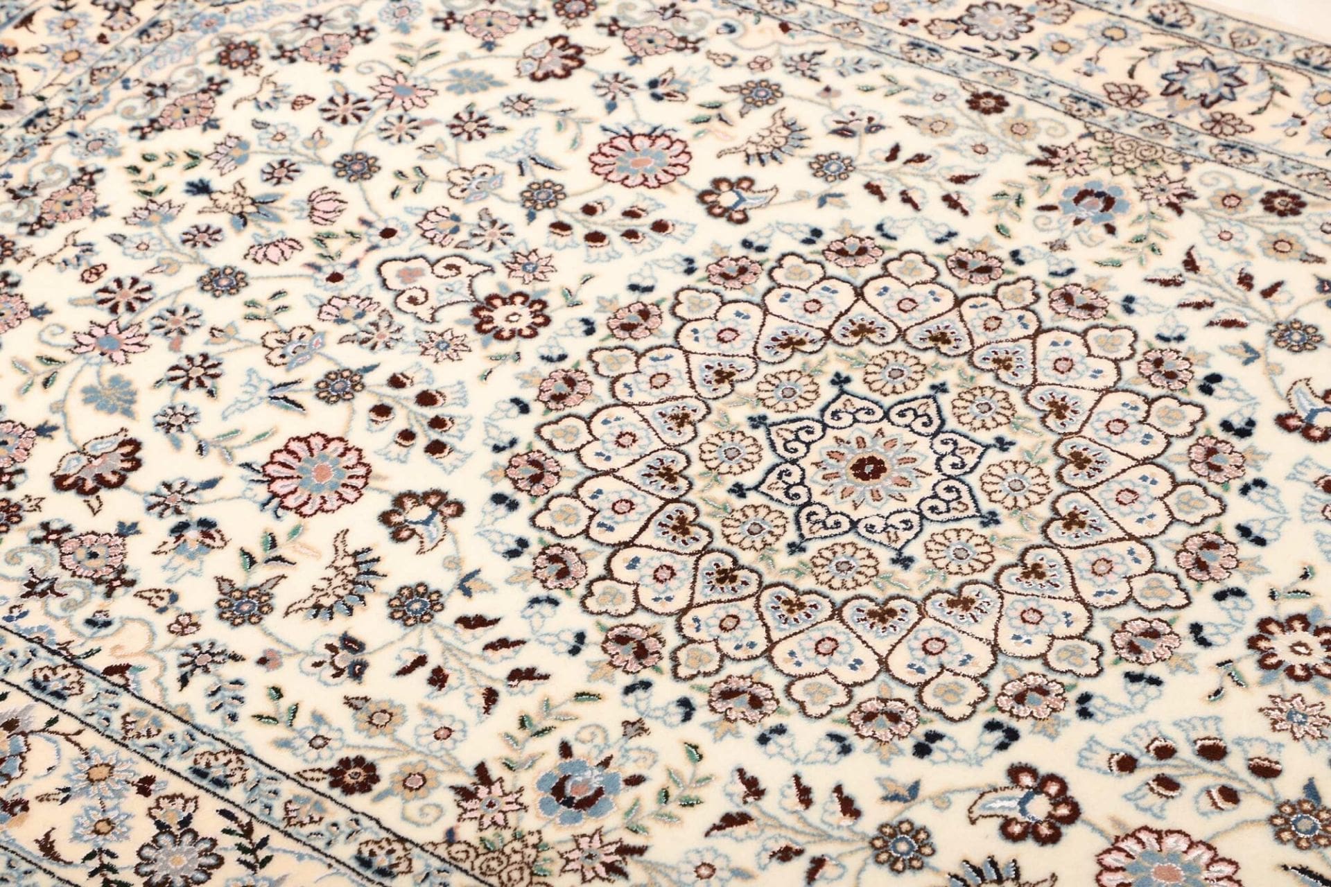 Nain Perserteppich aus Iran, 112 × 165 cm