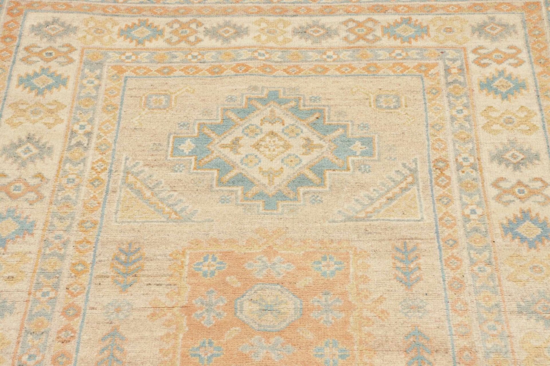 Kazak Orientteppich 104 × 148 cm aus Wolle, handgeknüpft