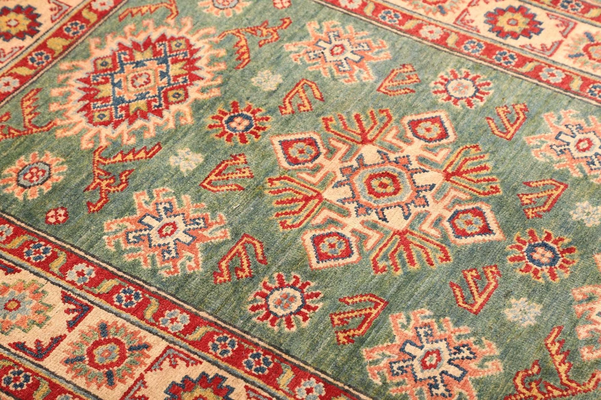 kazak-teppich-108-x-150-cm-geometrisches-muster-handgeknupft-6 Handgeknüpfter Kazak Orientteppich 108 × 150 cm