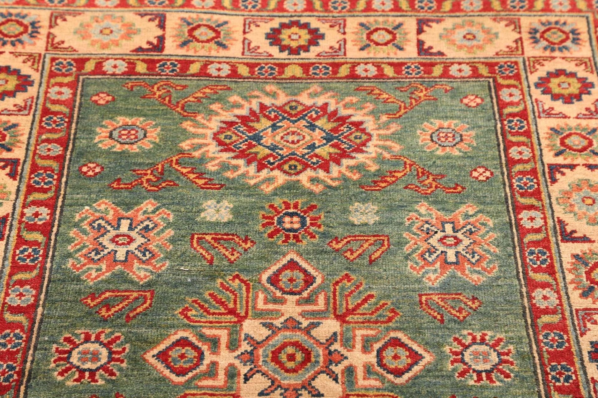 kazak-teppich-108-x-150-cm-geometrisches-muster-handgeknupft-7 Handgeknüpfter Kazak Orientteppich 108 × 150 cm