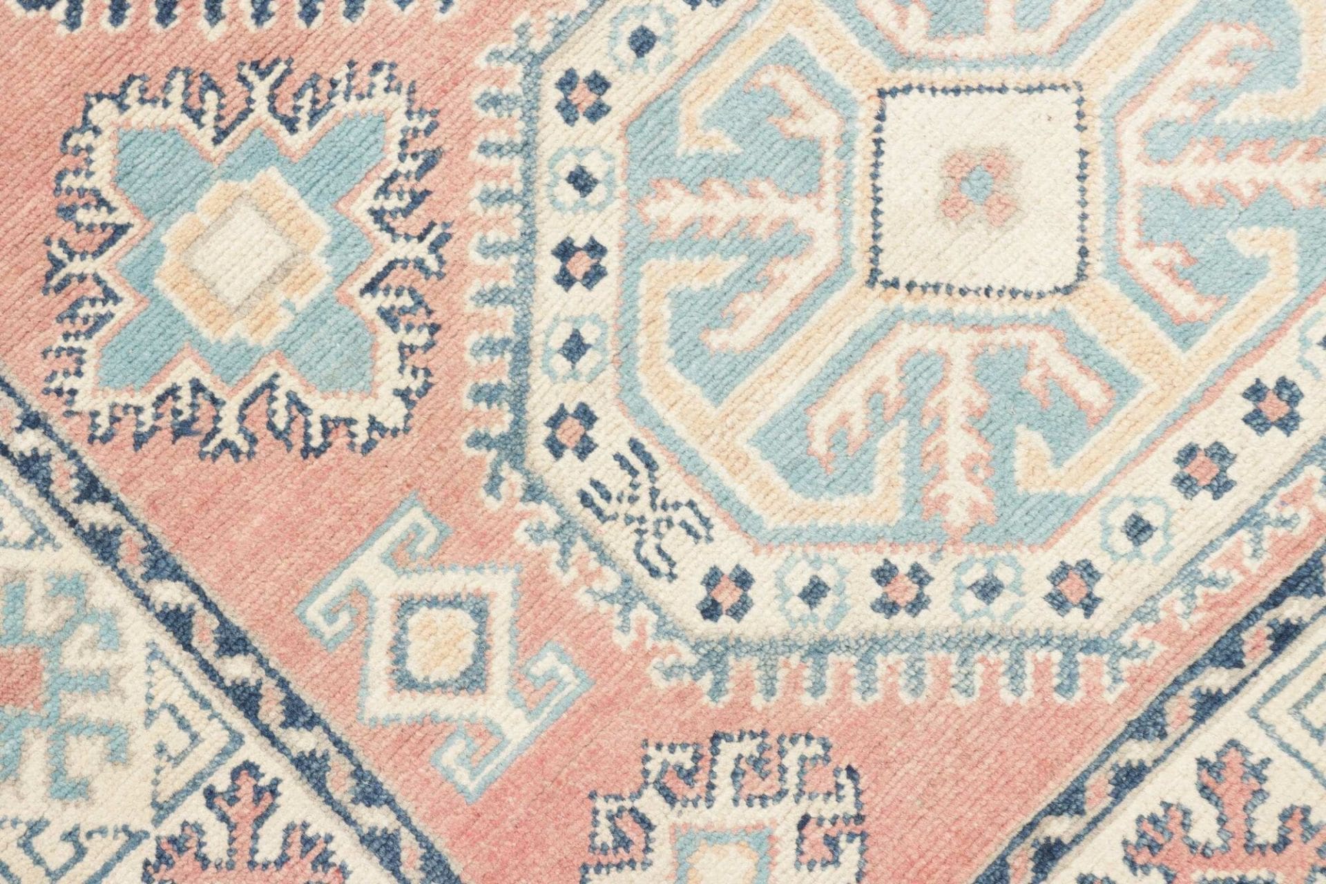 kazak-orientteppich-101-x-143cm-mit-geometrischen-mustern-handgeknupft-5 Handgeknüpfter Kazak Orientteppich, 101 × 143 cm, Wolle