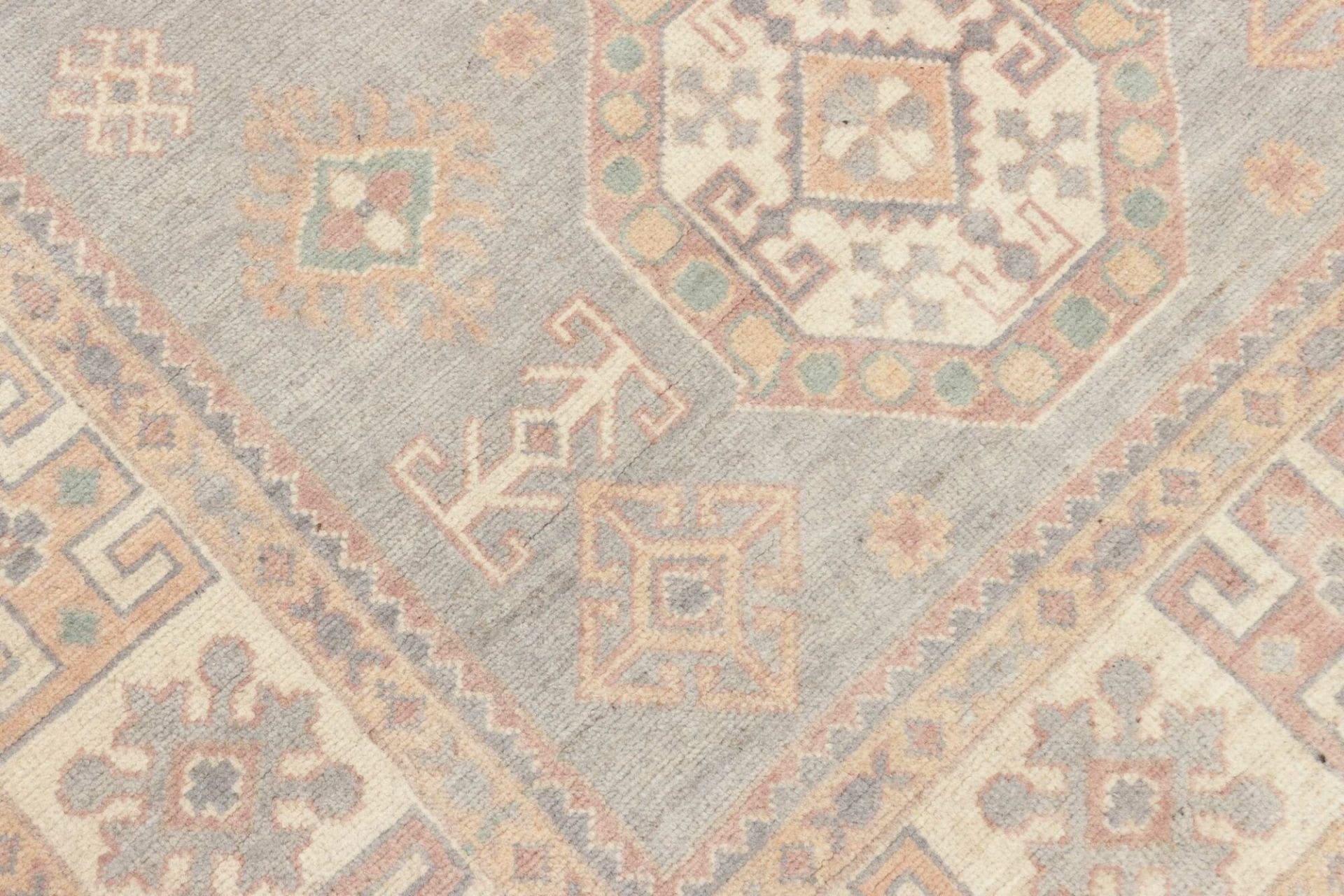 Kazak Orientteppich aus Pakistan, 121 × 176 cm