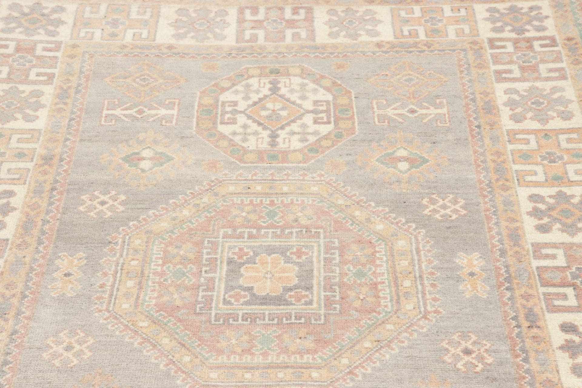 Kazak Orientteppich aus Pakistan, 121 × 176 cm