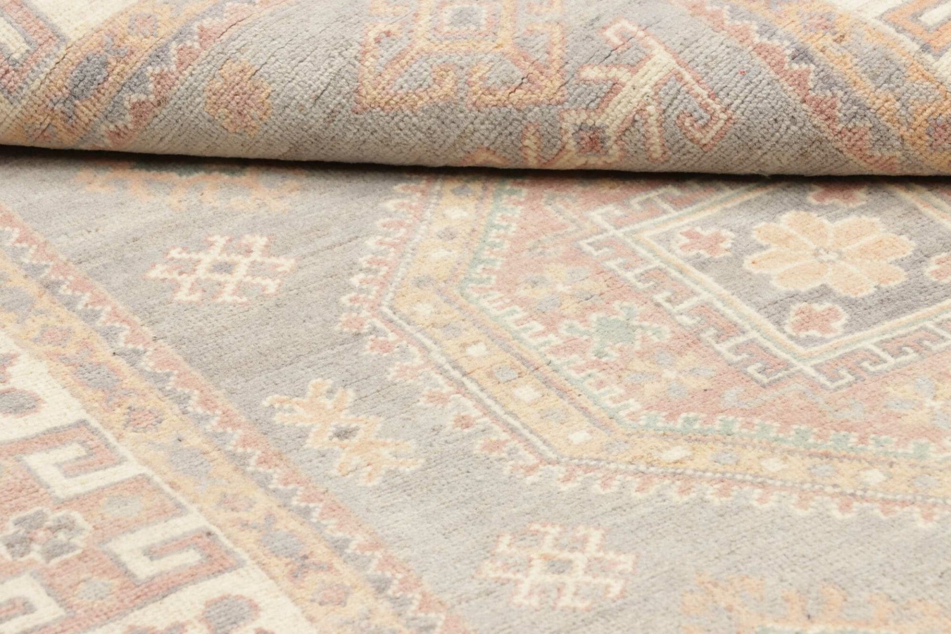Kazak Orientteppich aus Pakistan, 121 × 176 cm