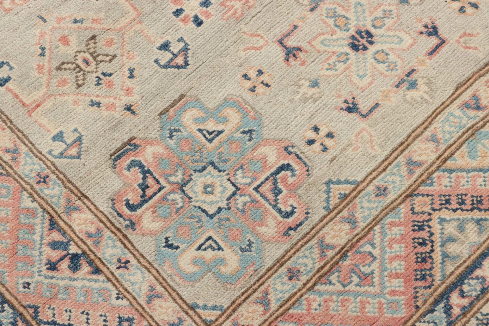 Handgeknüpfter Kazak Orientteppich 121 × 177 cm
