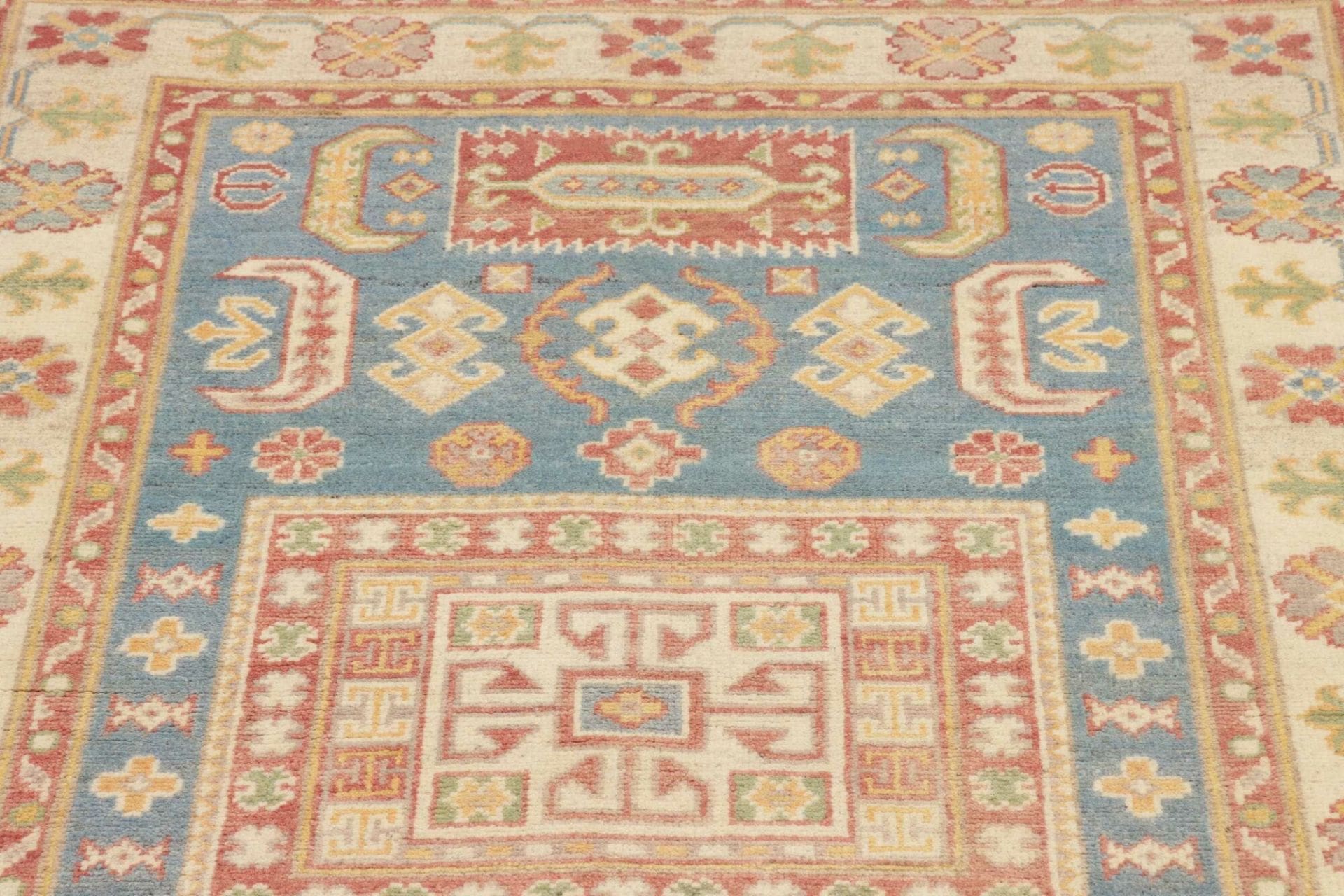 Kazak Orientteppich aus Pakistan, 101 × 134 cm