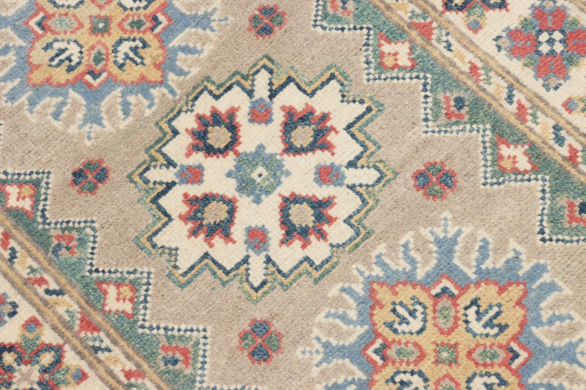Kazak Orientteppich 65 × 95 cm aus Wolle, handgeknüpft