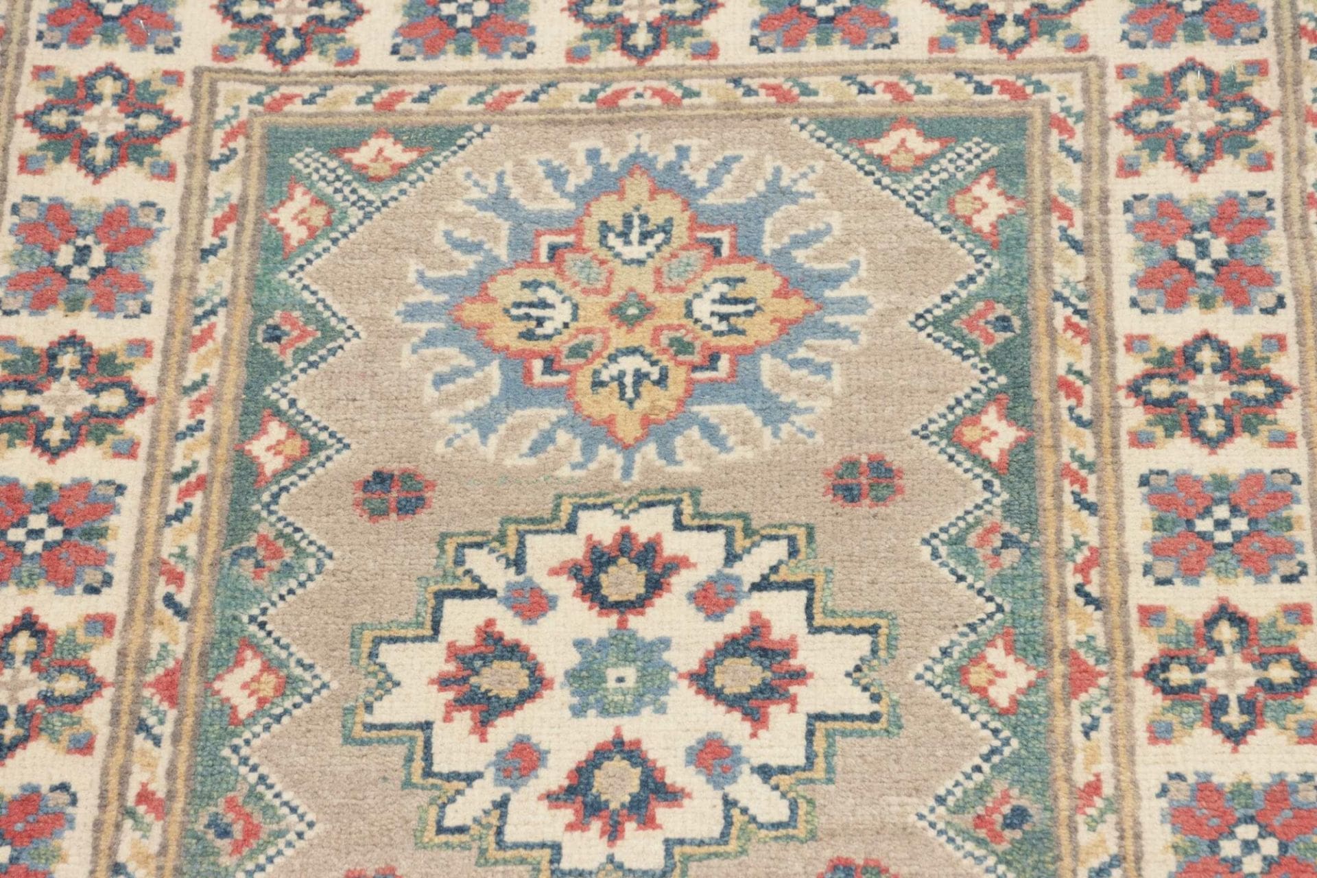 Kazak Orientteppich 65 × 95 cm aus Wolle, handgeknüpft