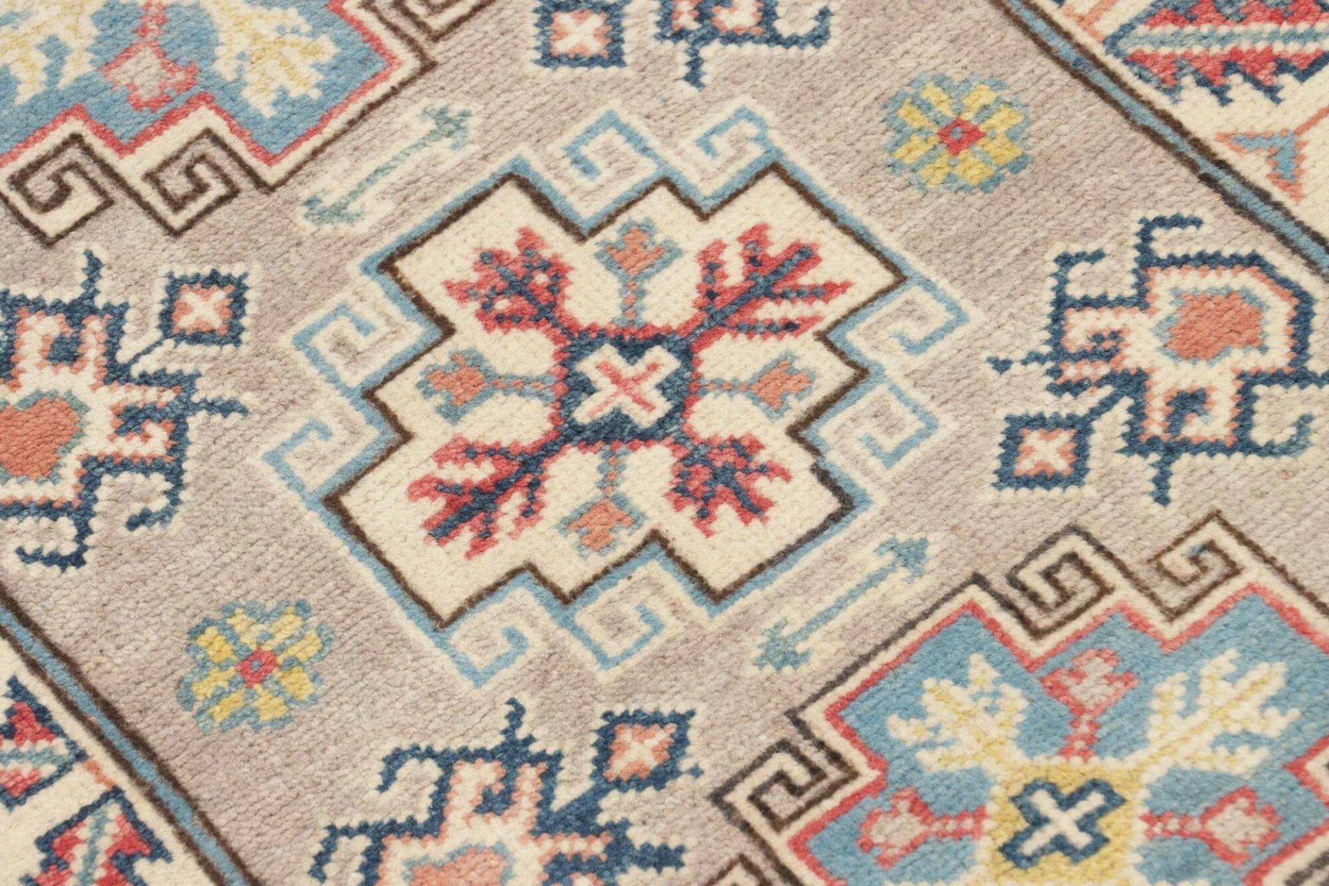 Kazak Orientteppich 64 × 91 cm aus Wolle, handgeknüpft