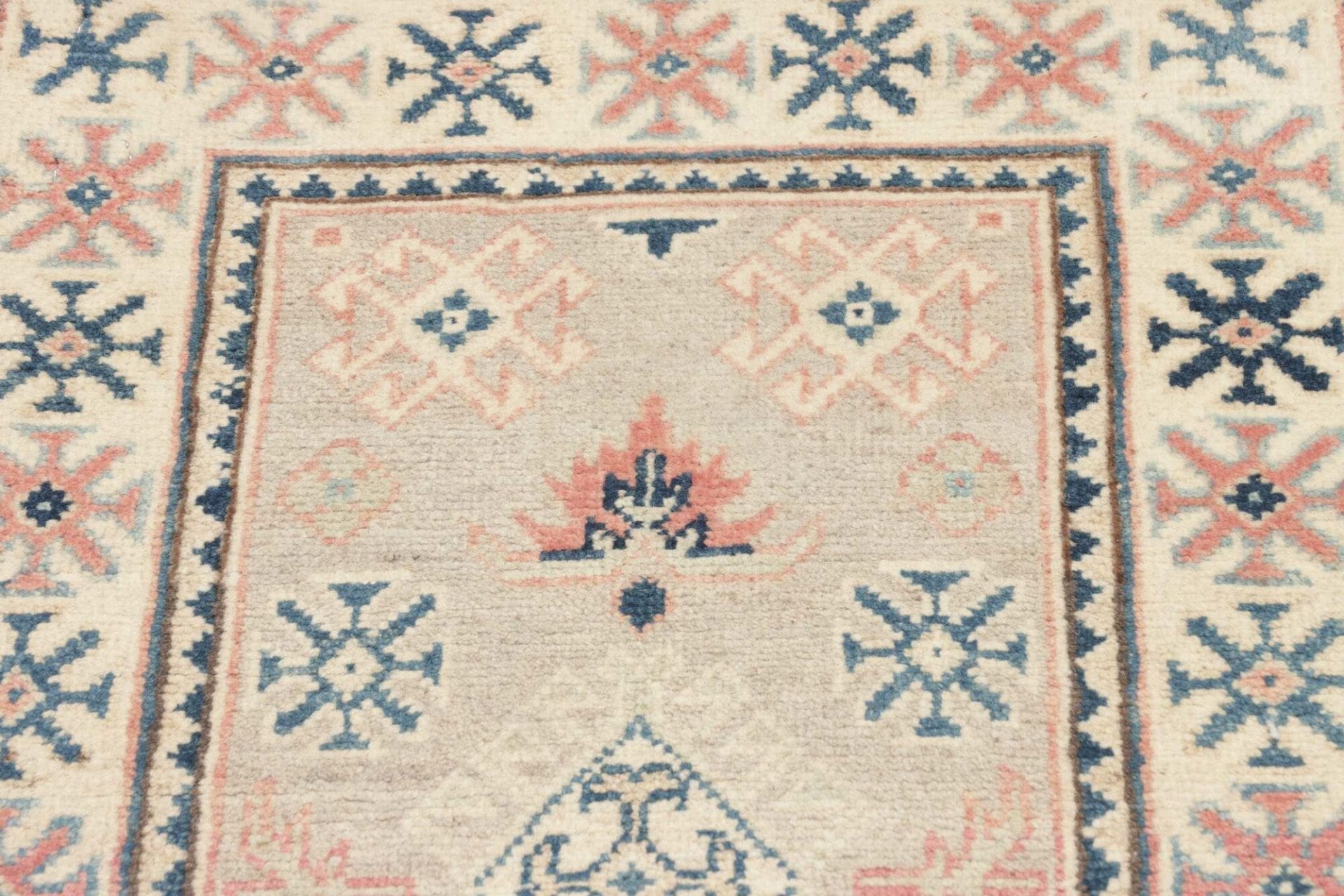 Kazak Orientteppich aus Pakistan, 63 × 98 cm