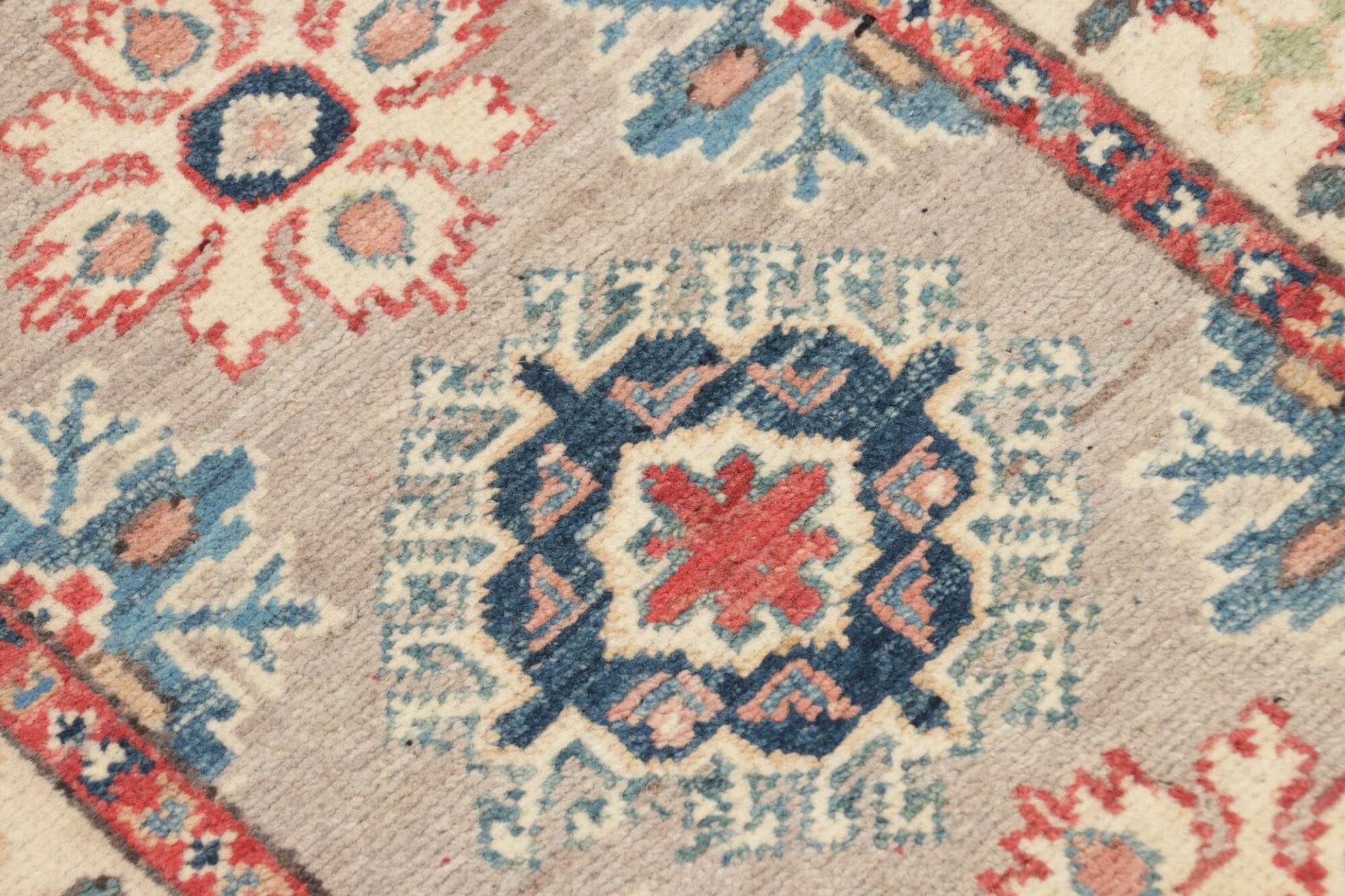 Kazak Orientteppich 65 × 90 cm aus Wolle, handgeknüpft