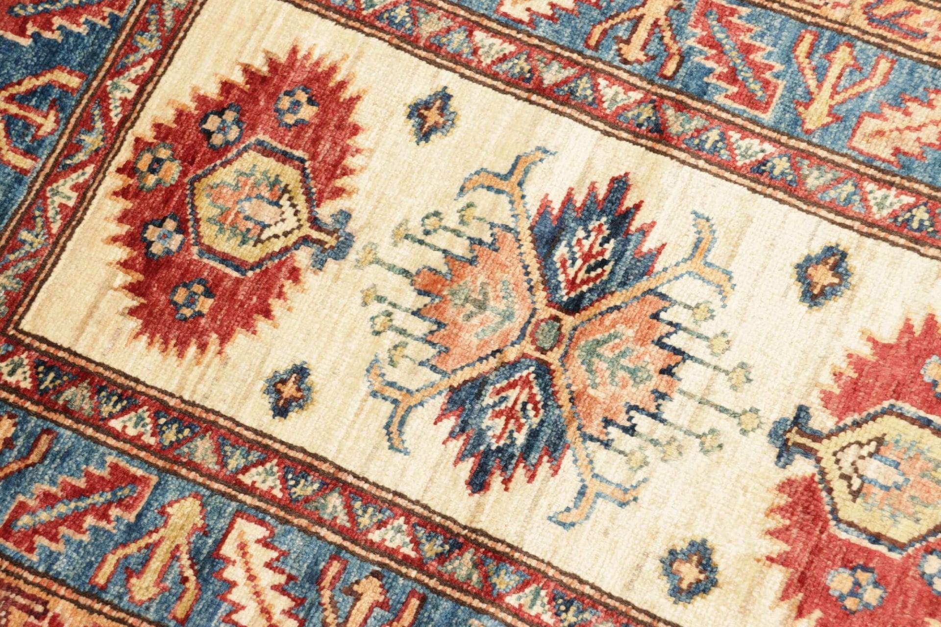 Kazak Orientteppich 65 × 89 cm aus Wolle, handgeknüpft