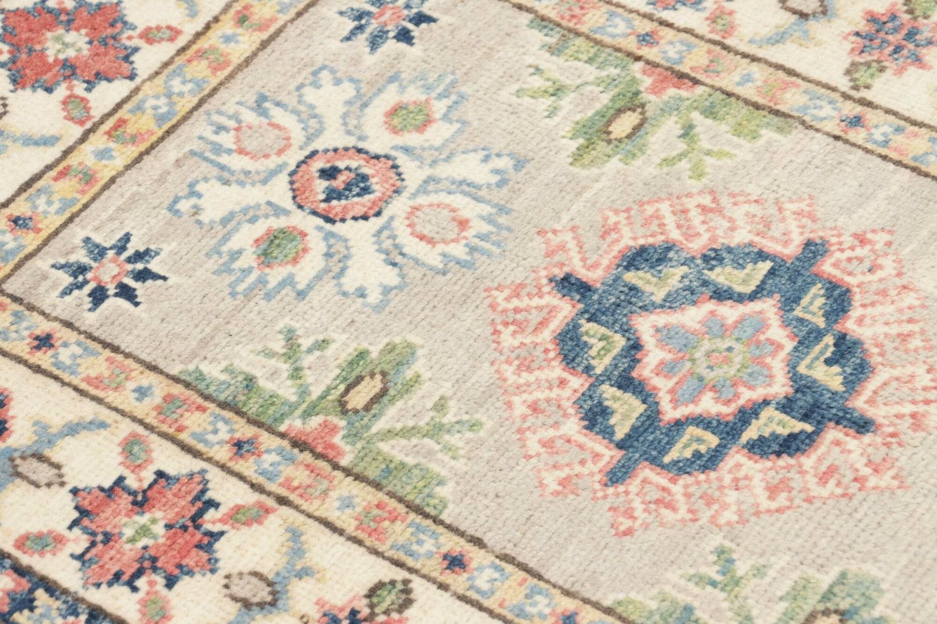 Kazak Orientteppich aus Pakistan, 64 × 90 cm