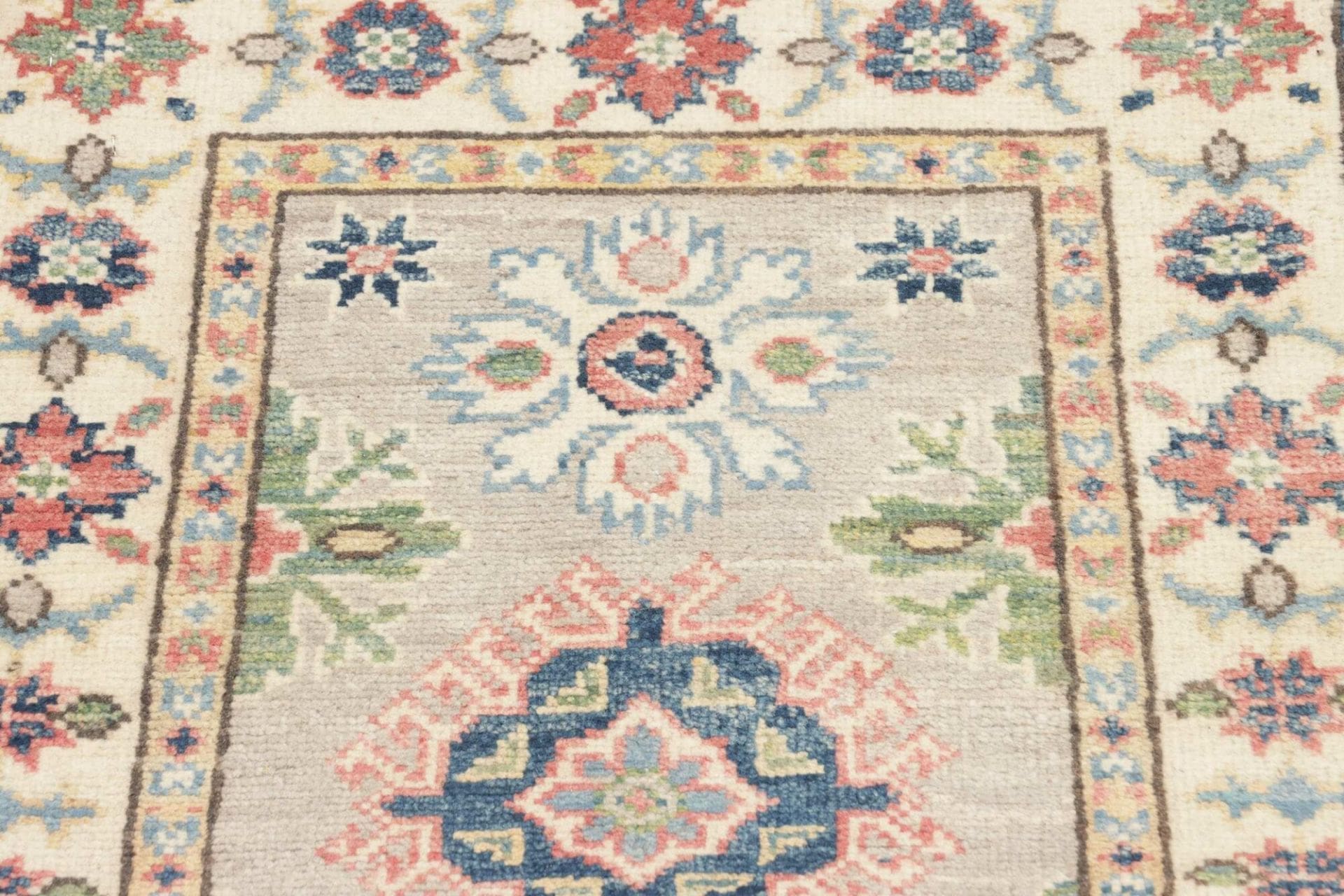 Kazak Orientteppich aus Pakistan, 64 × 90 cm
