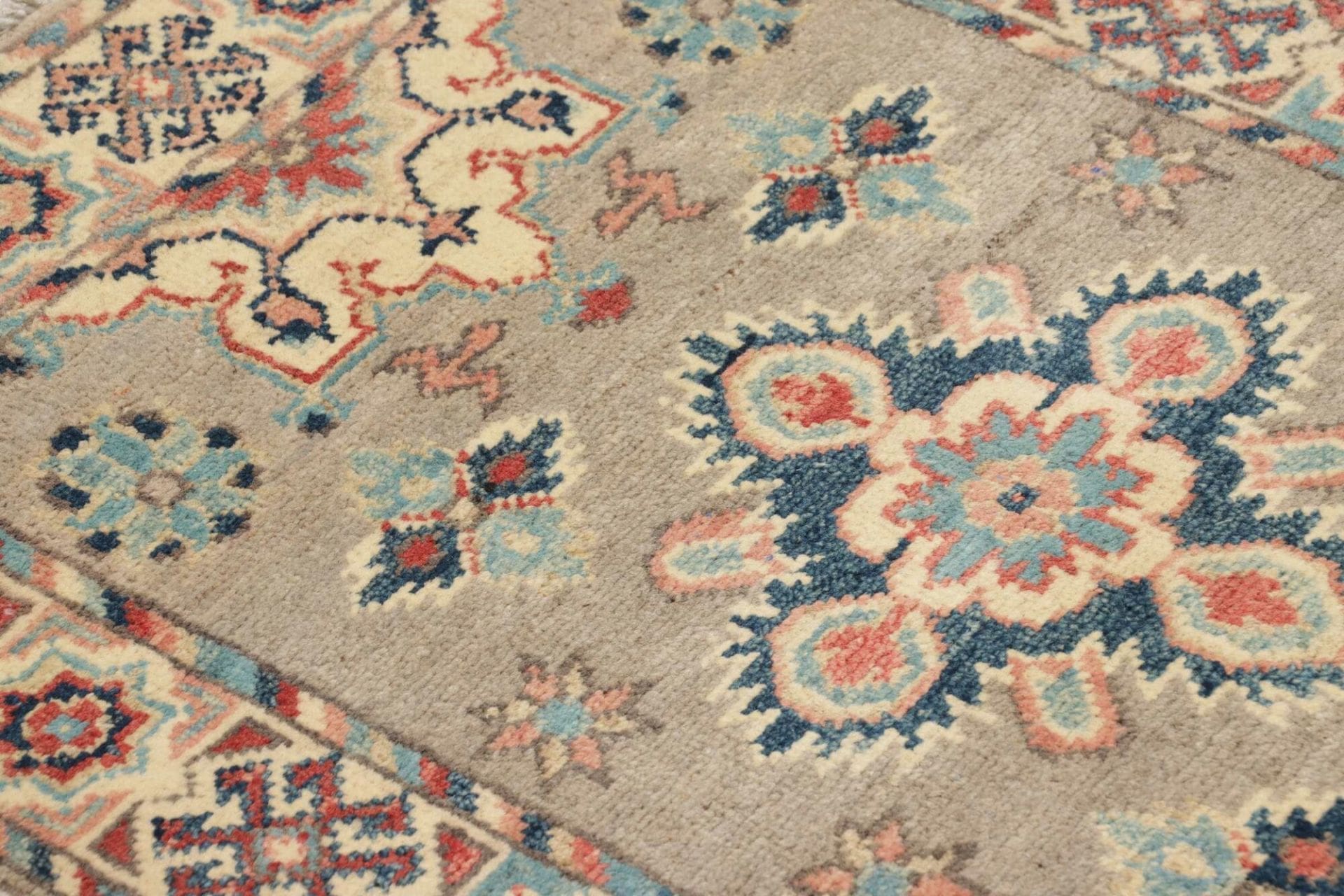 Kazak Orientteppich aus Pakistan, 66 × 91 cm