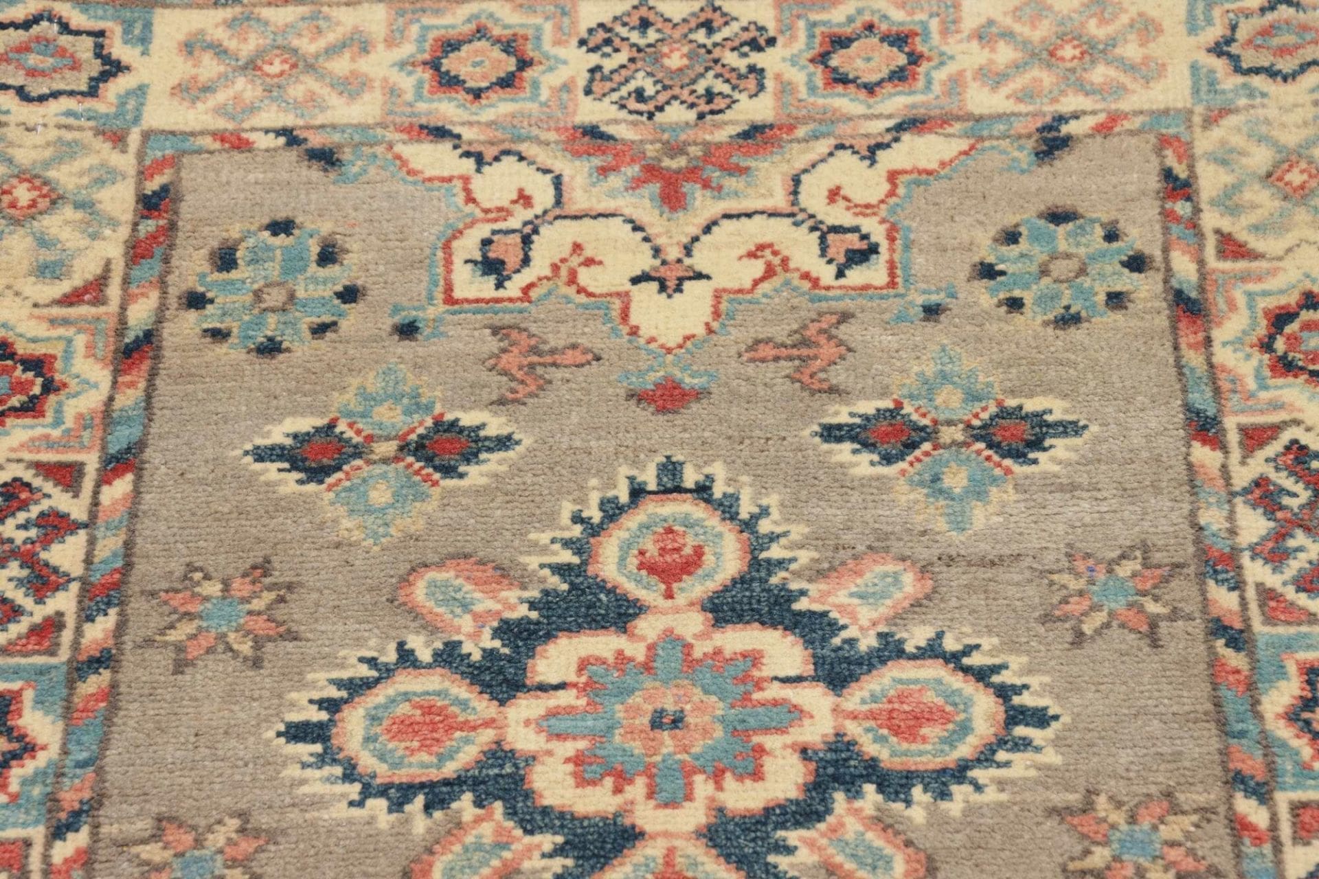 Kazak Orientteppich aus Pakistan, 66 × 91 cm