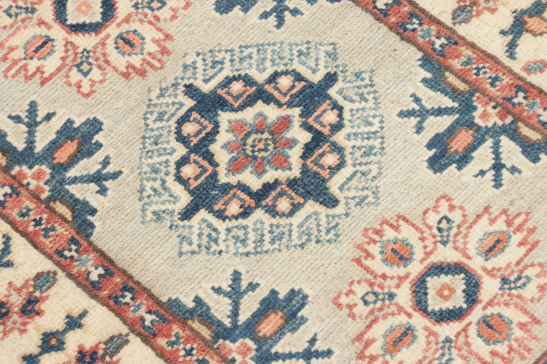 Kazak Orientteppich 64 × 85 cm aus Wolle, handgeknüpft