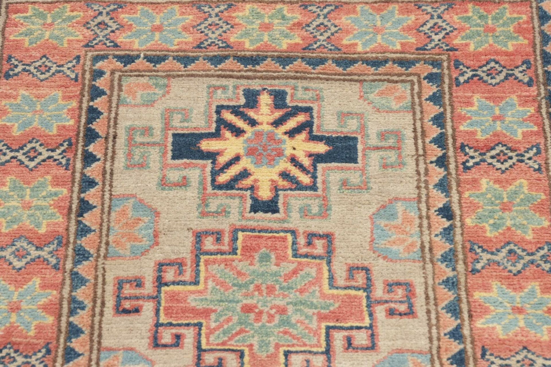 Kazak Orientteppich aus Pakistan, 60 × 87 cm