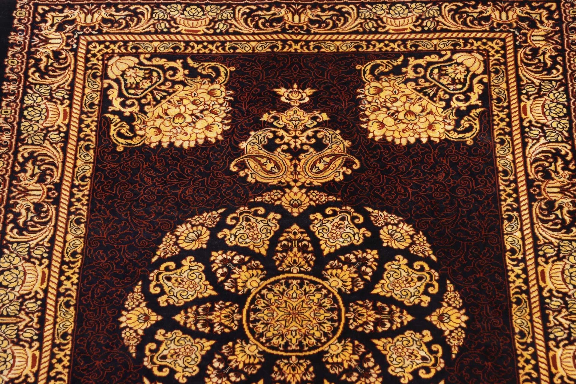 Handgeknüpfter Ghom Perserteppich, 64 × 90 cm, Seide