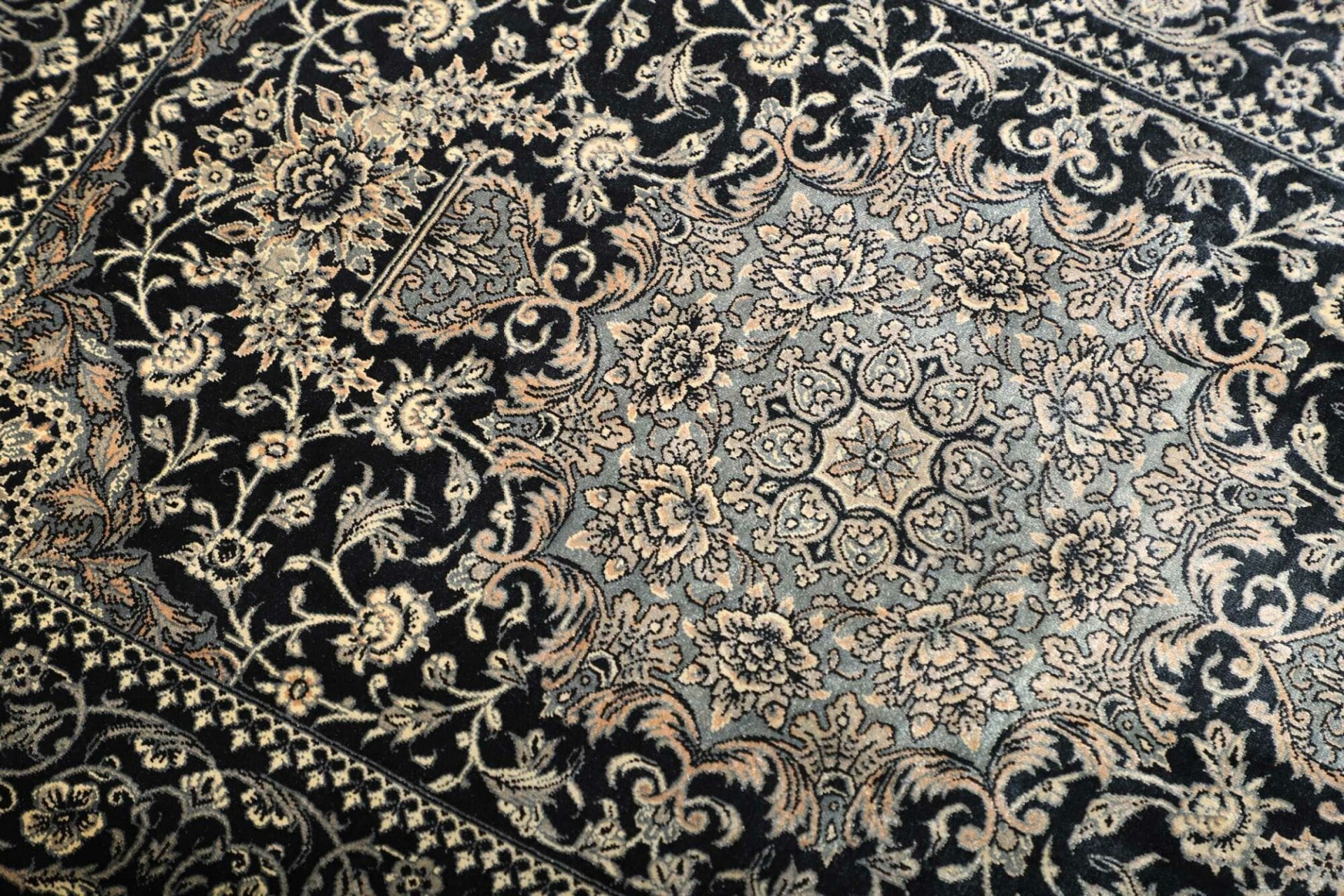 Handgeknüpfter Ghom Perserteppich, 61 × 88 cm, Seide