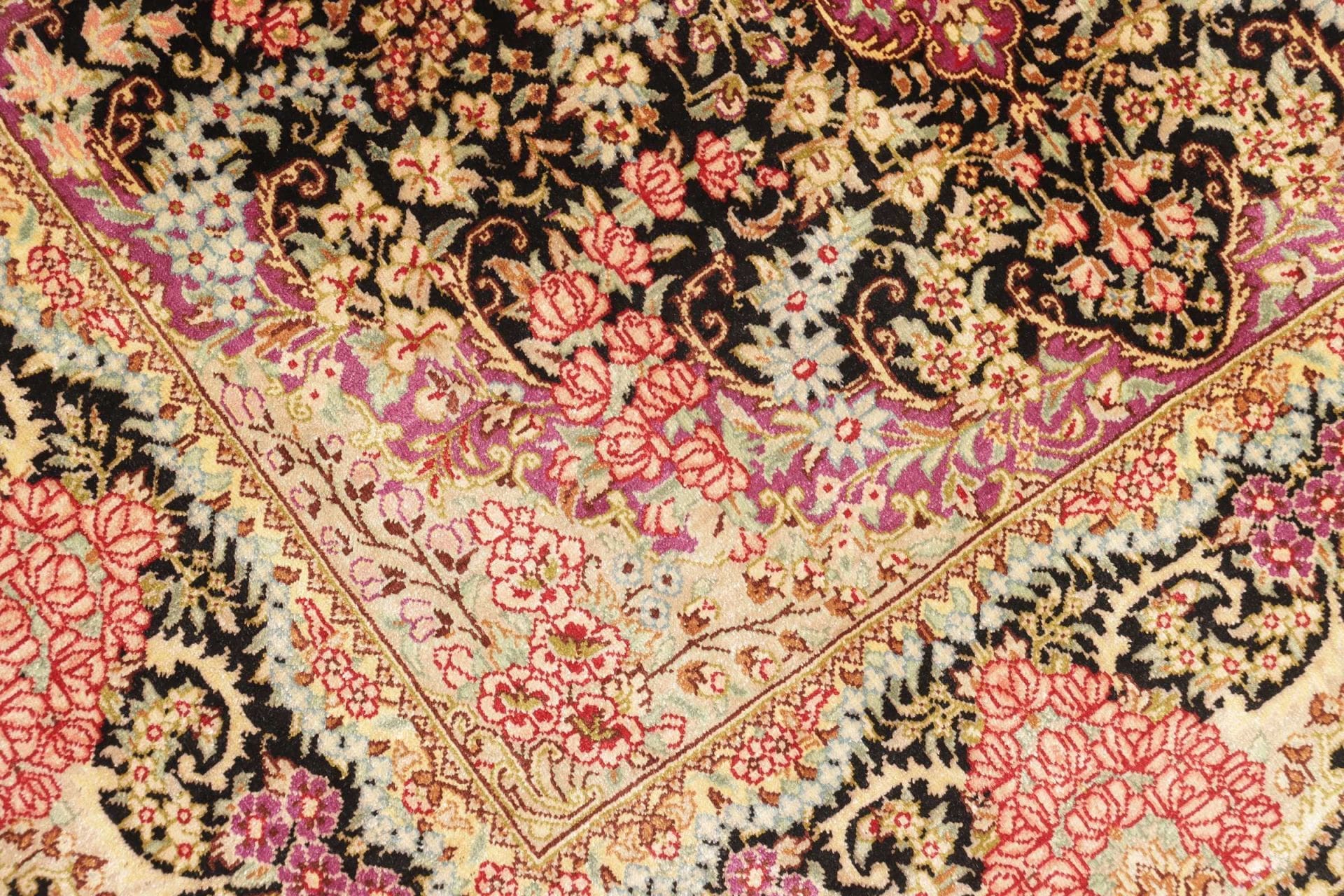 Handgeknüpfter Ghom Perserteppich, 82 × 120 cm, Seide