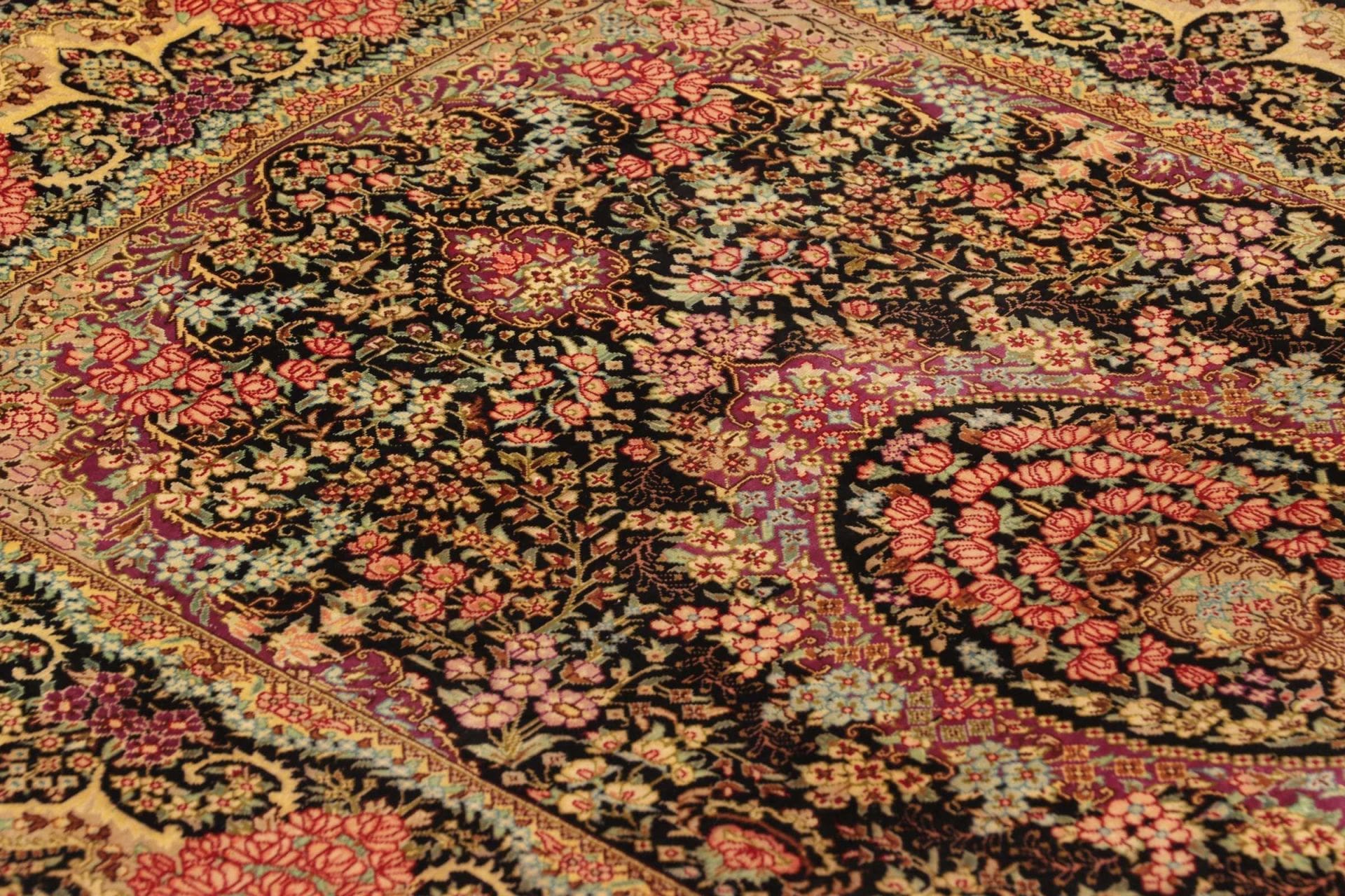 Handgeknüpfter Ghom Perserteppich, 82 × 120 cm, Seide