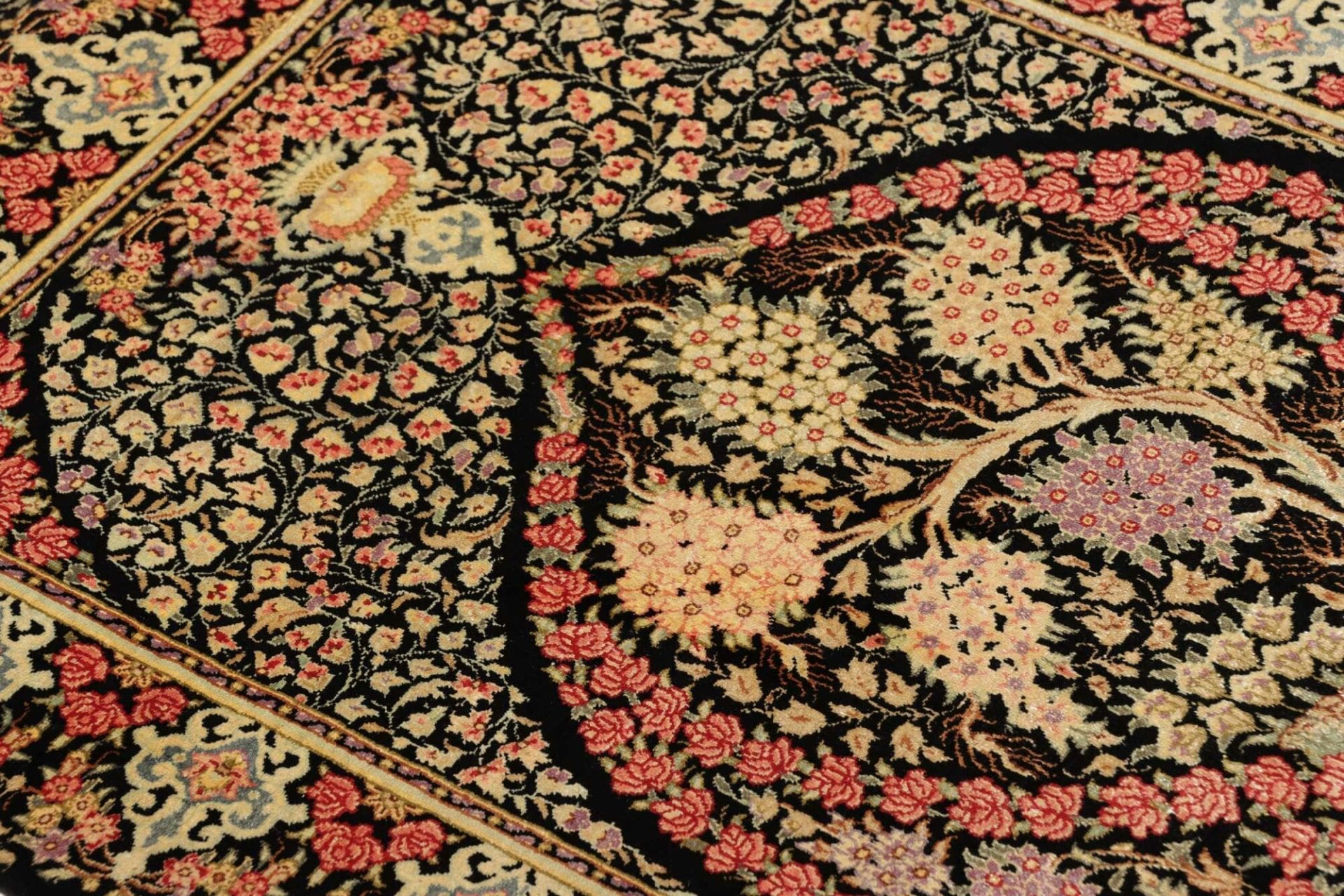 Handgeknüpfter Ghom Perserteppich, 60 × 88 cm, Seide