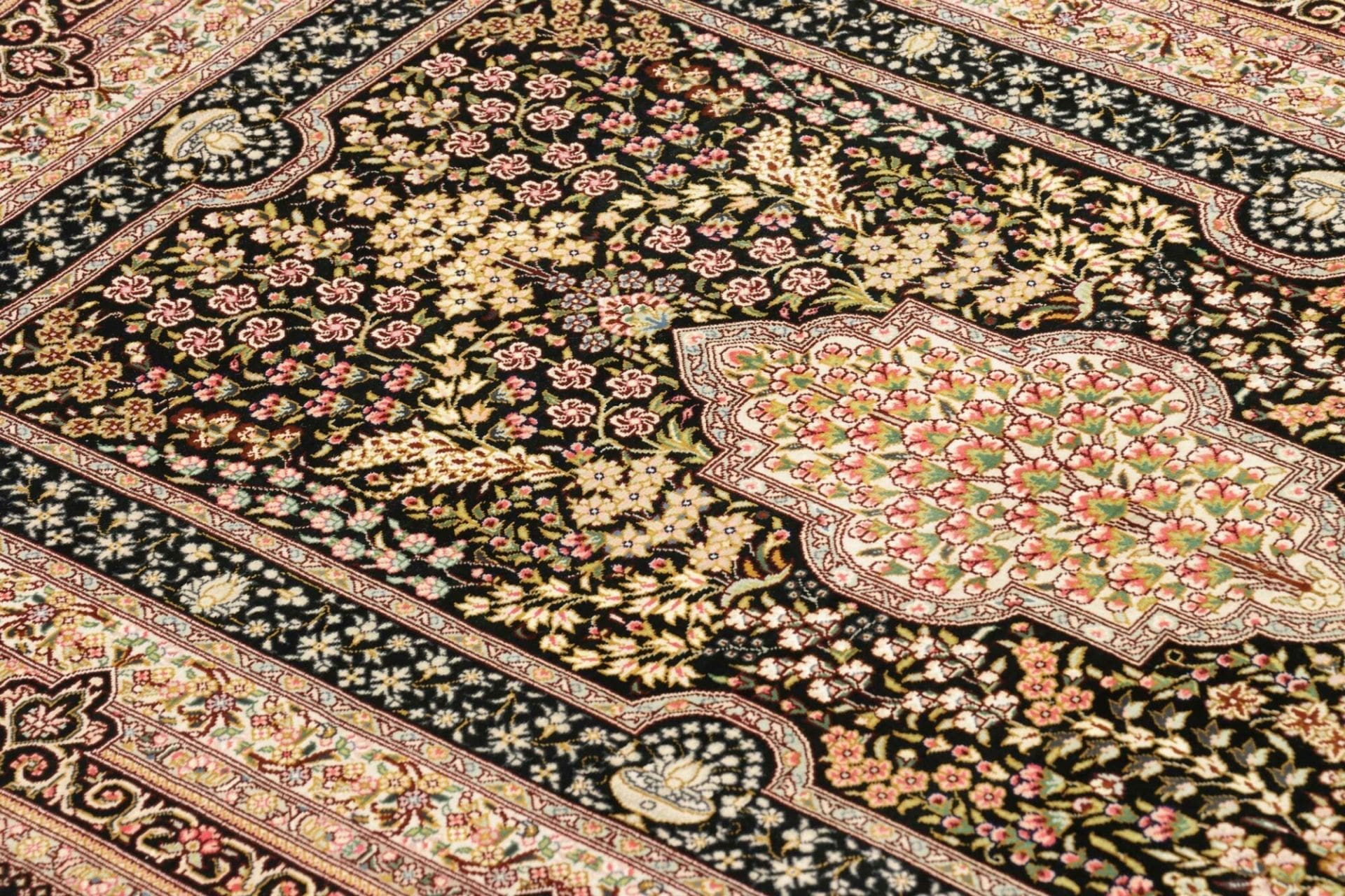 Ghom Perserteppich 80 × 121 cm aus Seide, handgeknüpft