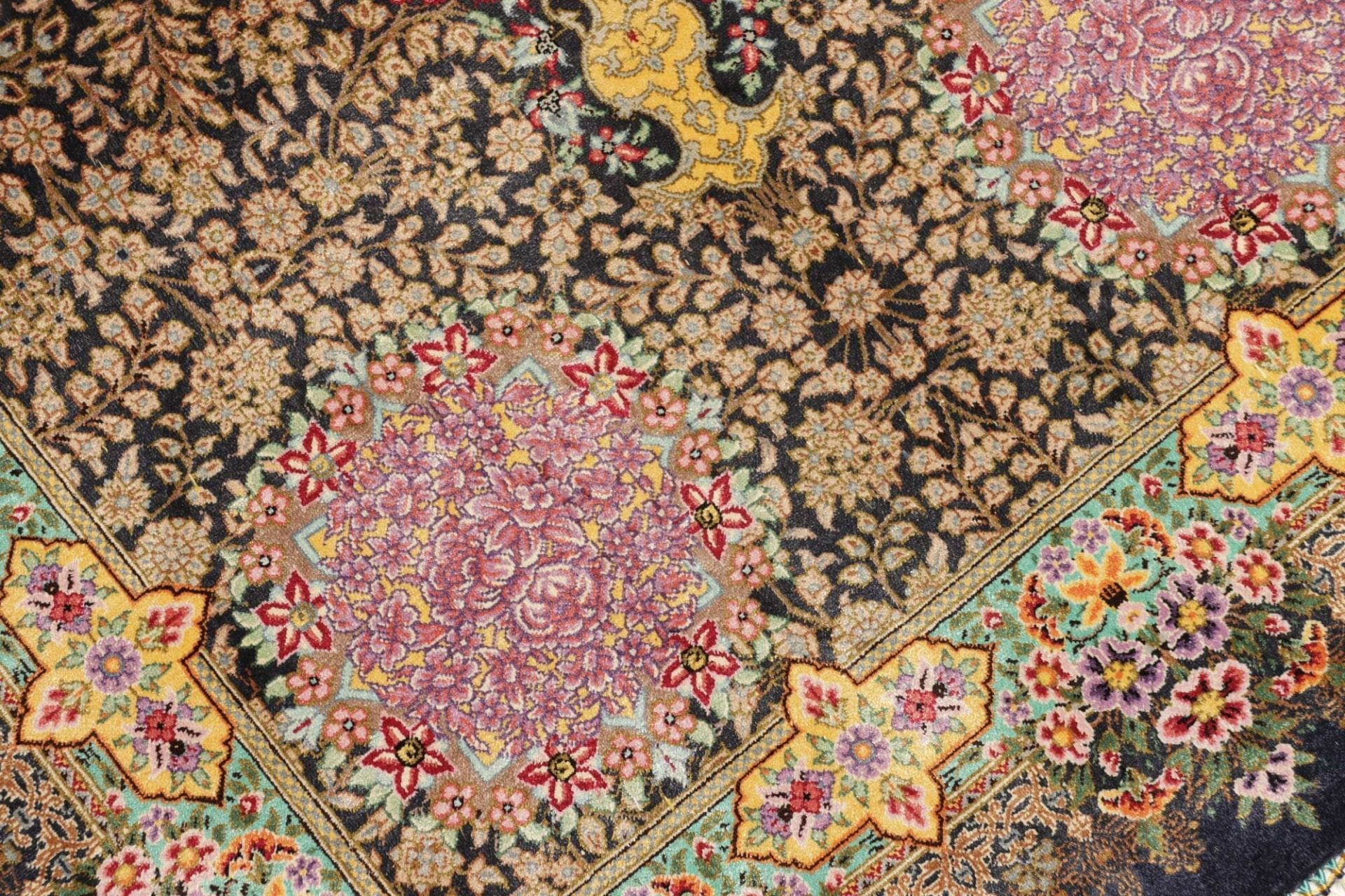 Ghom Perserteppich aus Iran, 81 × 128 cm