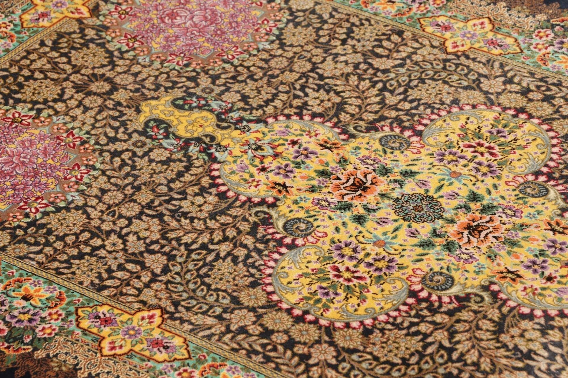 Ghom Perserteppich aus Iran, 81 × 128 cm
