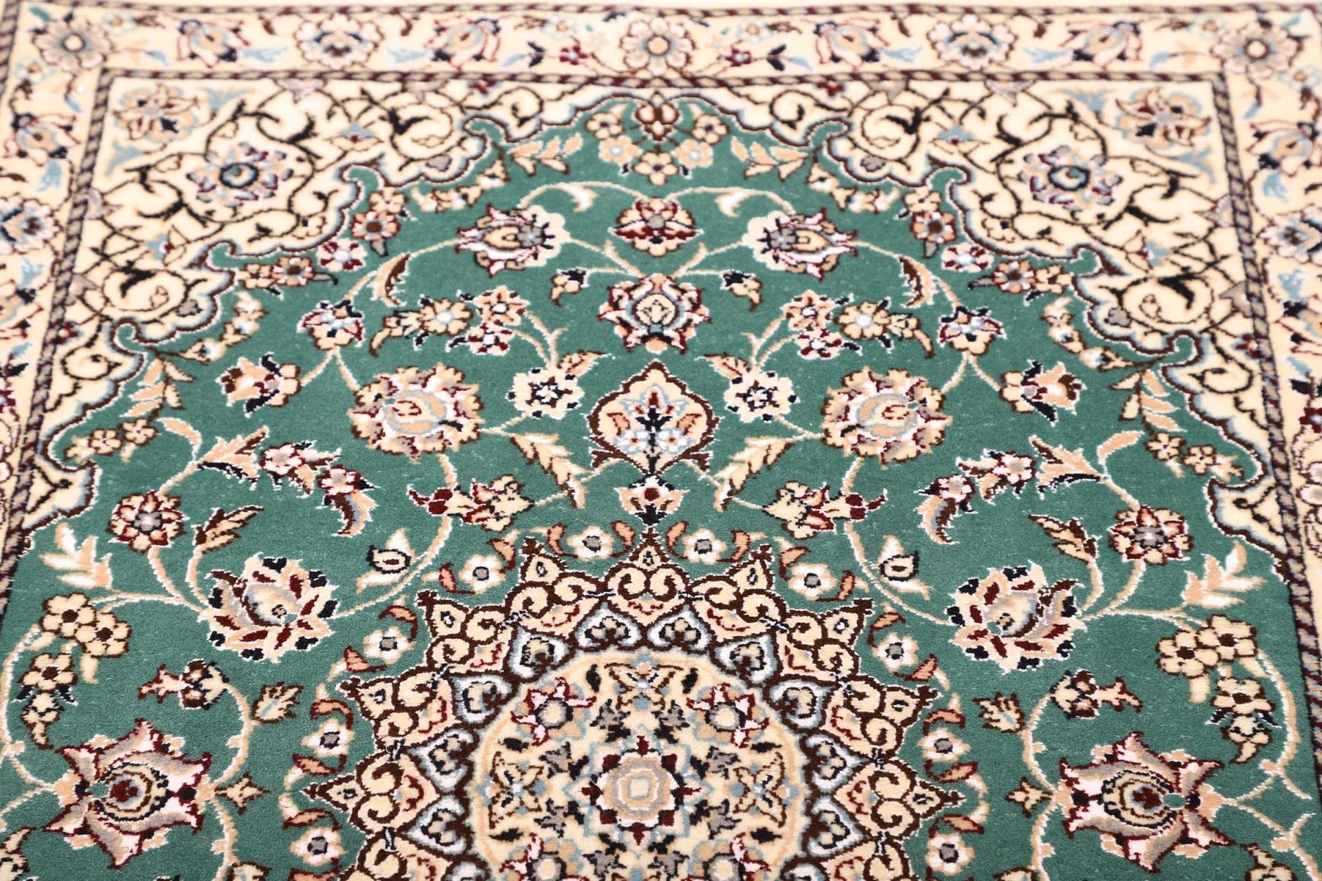Nain Perserteppich 82 × 116 cm aus Wolle, handgeknüpft
