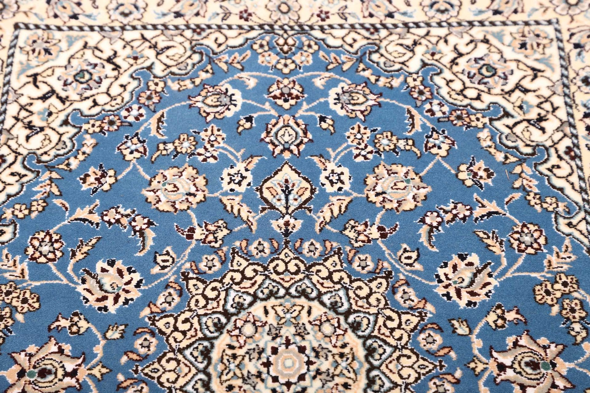 Nain Perserteppich 81 × 114 cm aus Wolle, handgeknüpft