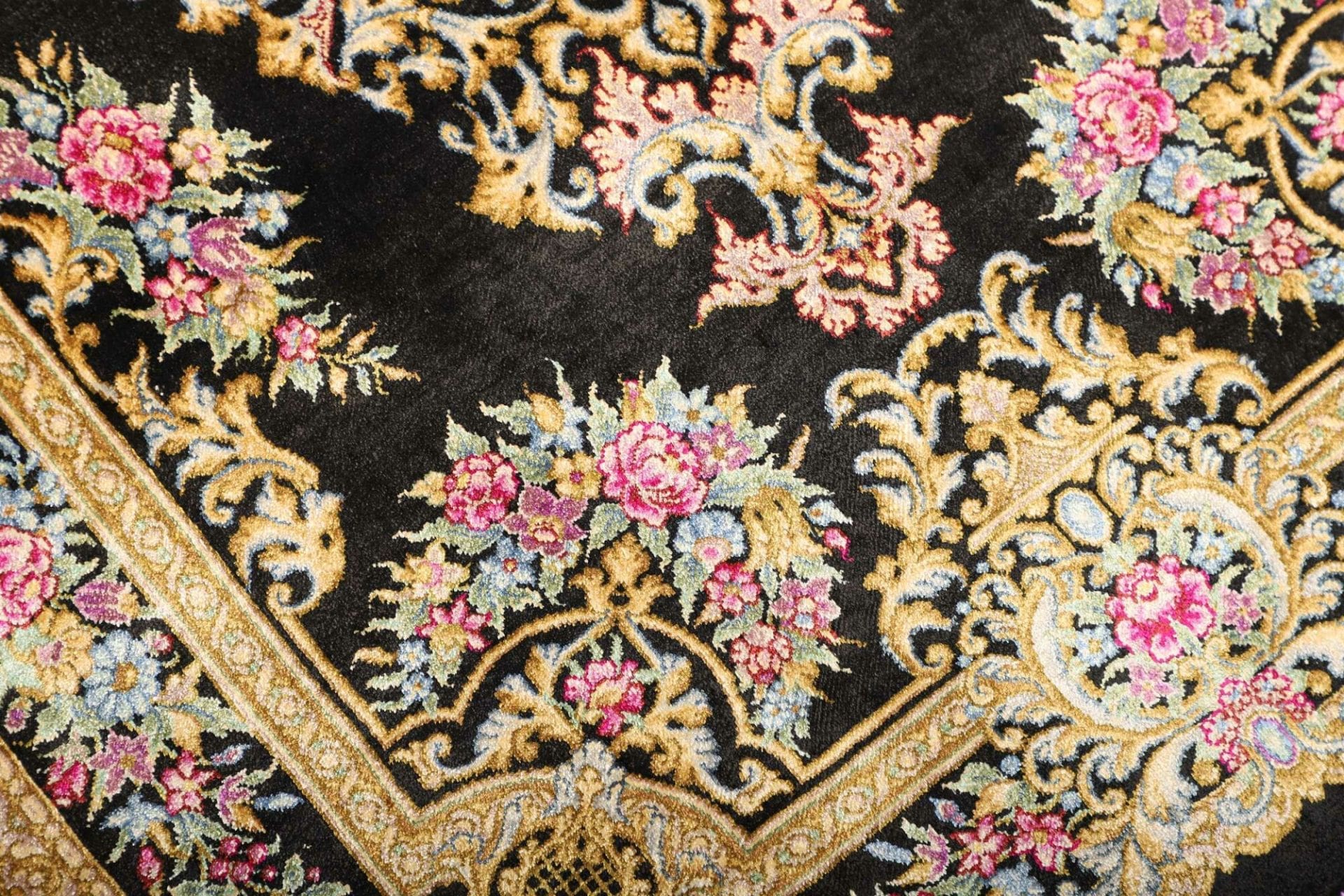 Handgeknüpfter Ghom Perserteppich, 64 × 90 cm, Seide