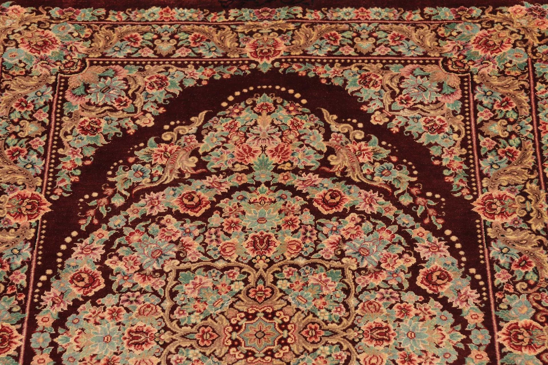 Handgeknüpfter Ghom Perserteppich, 64 × 91 cm, Seide