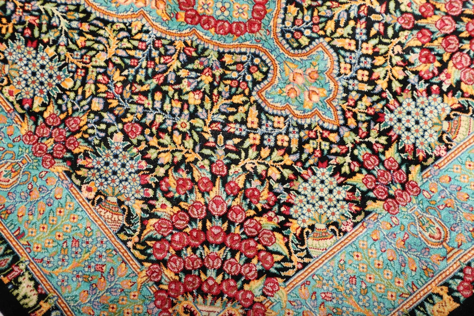 Ghom Perserteppich 63 × 91 cm aus Seide, handgeknüpft