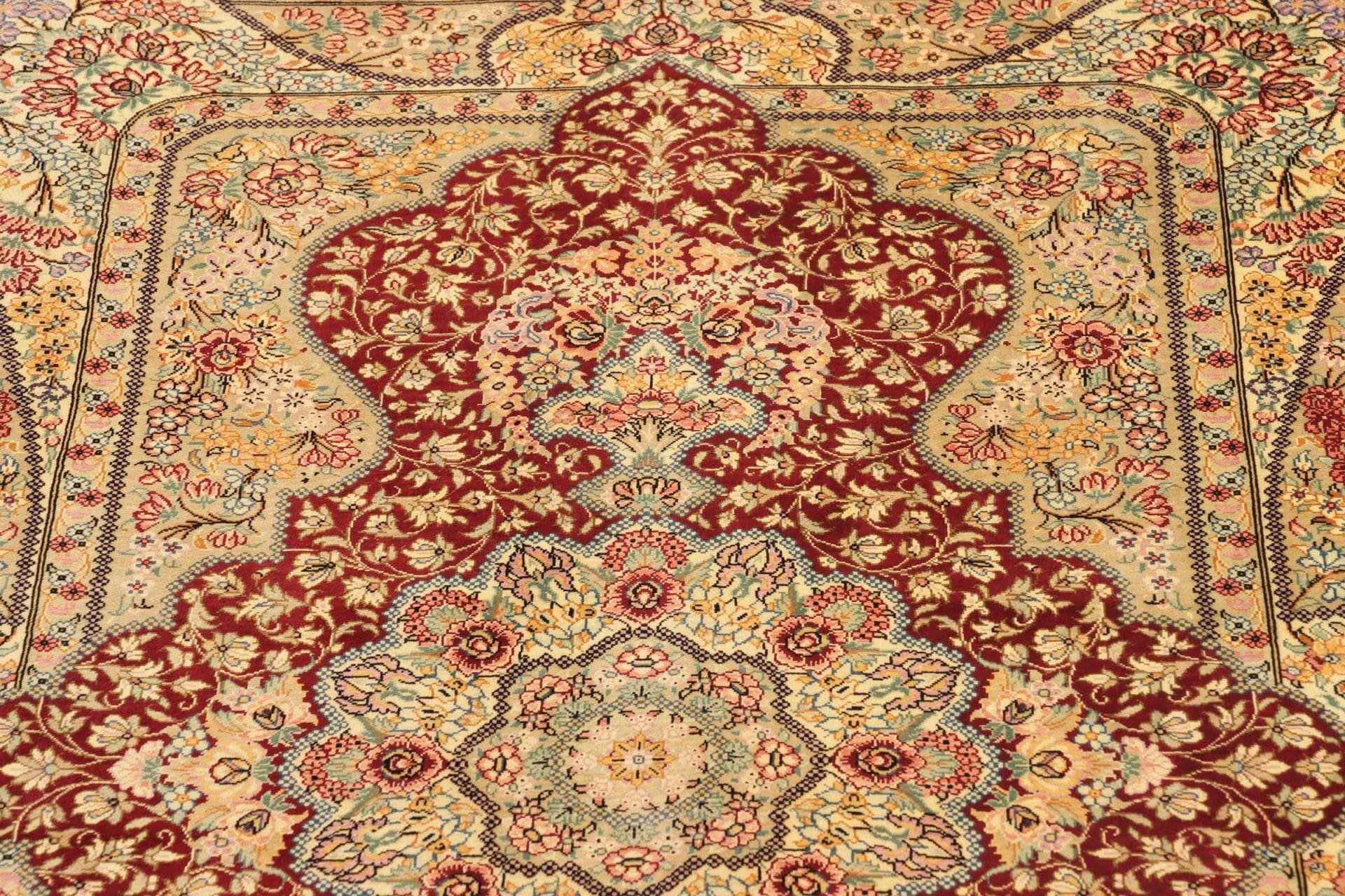Handgeknüpfter Ghom Perserteppich, 77 × 118 cm, Seide
