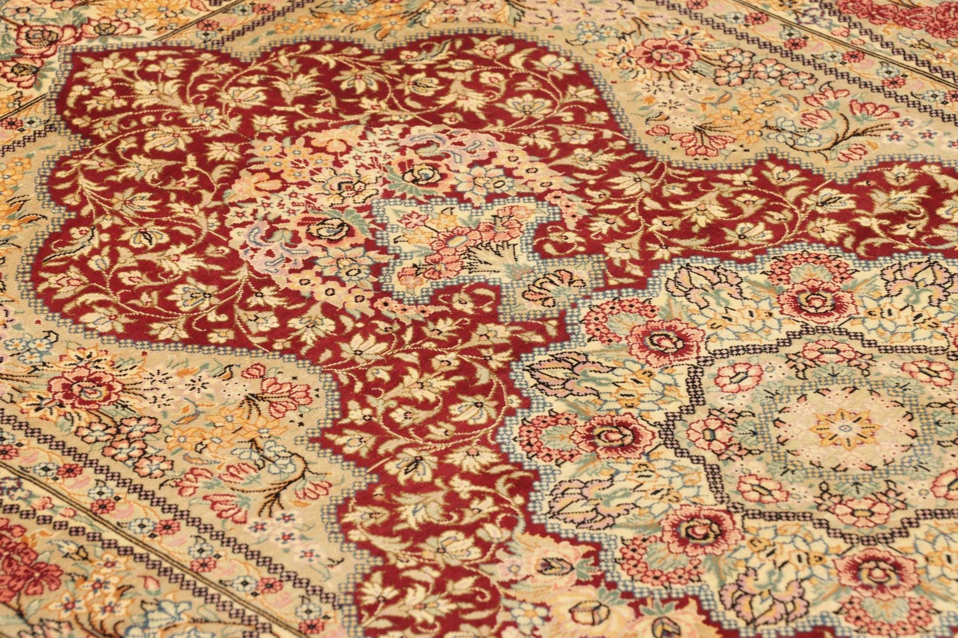 Handgeknüpfter Ghom Perserteppich, 77 × 118 cm, Seide