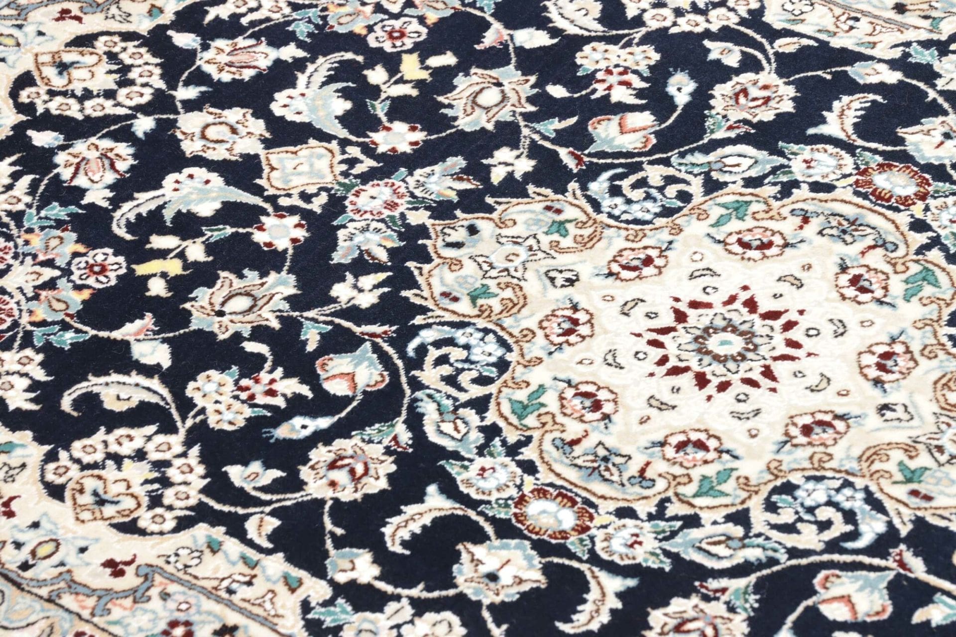 Nain Perserteppich aus Iran, 79 × 115 cm