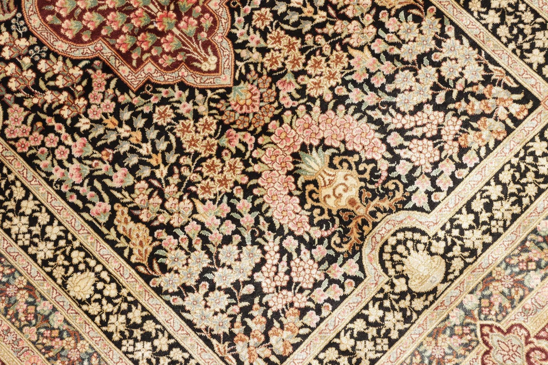 Ghom Perserteppich aus Iran, 82 × 118 cm