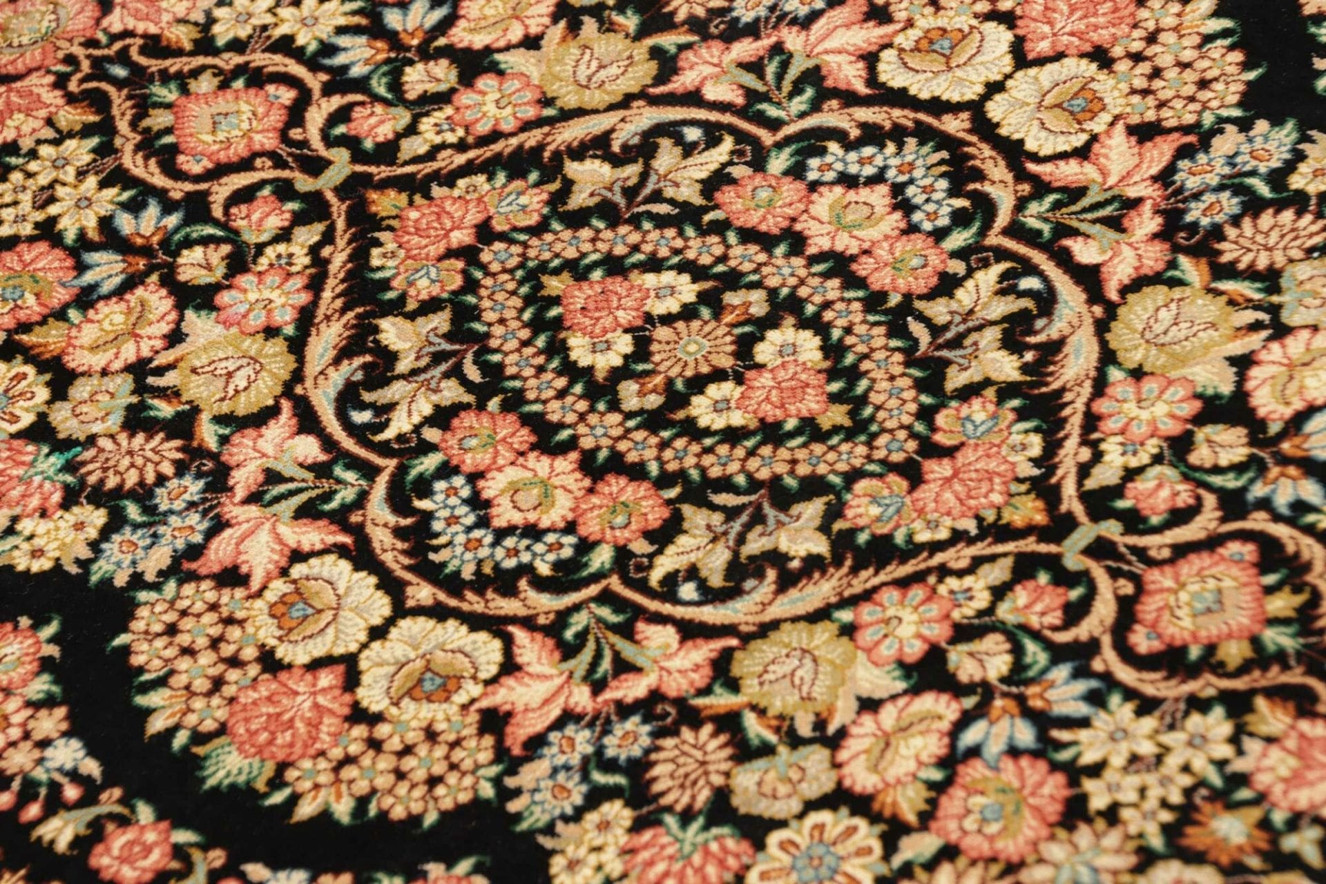 Ghom Perserteppich aus Iran, 61 × 91 cm