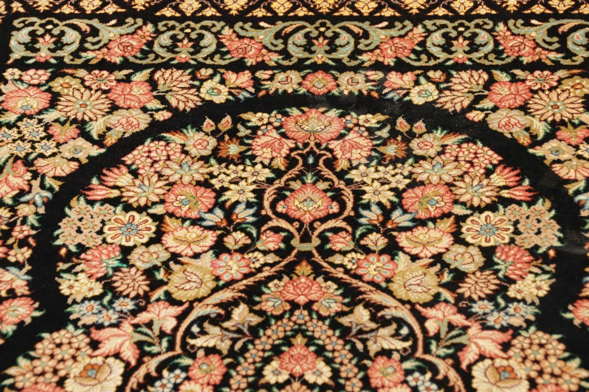 Ghom Perserteppich aus Iran, 61 × 91 cm