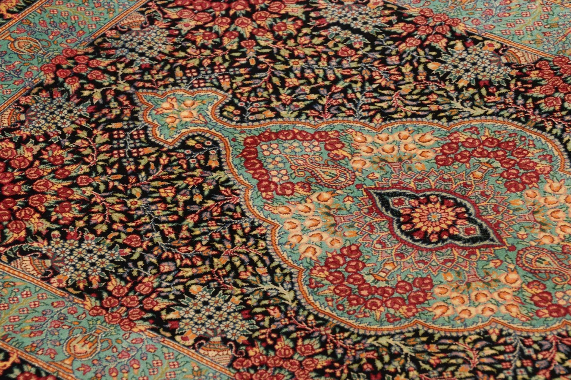 Handgeknüpfter Ghom Perserteppich, 66 × 93 cm, Seide