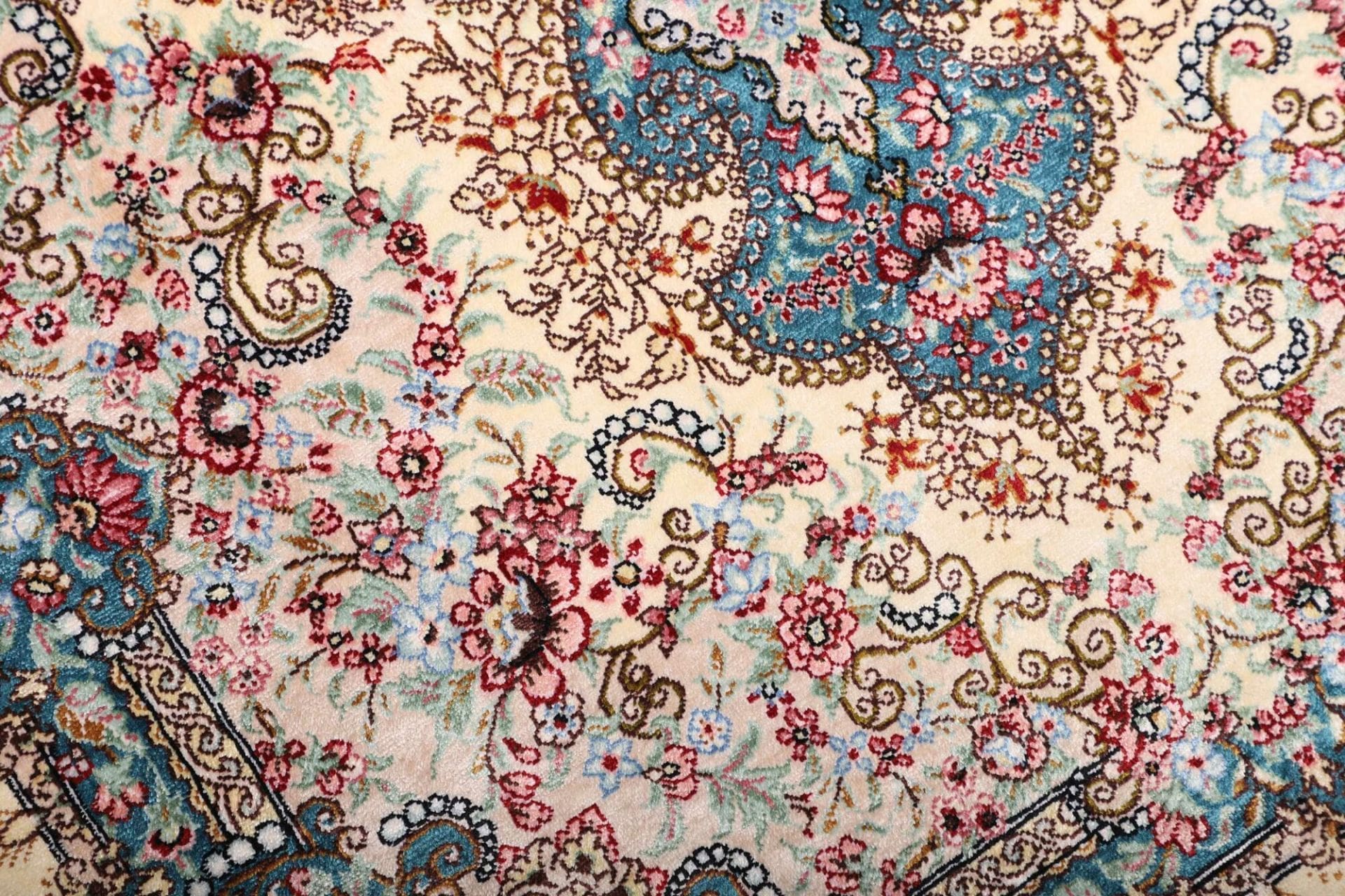 Ghom Perserteppich 62 × 90 cm aus Seide, handgeknüpft