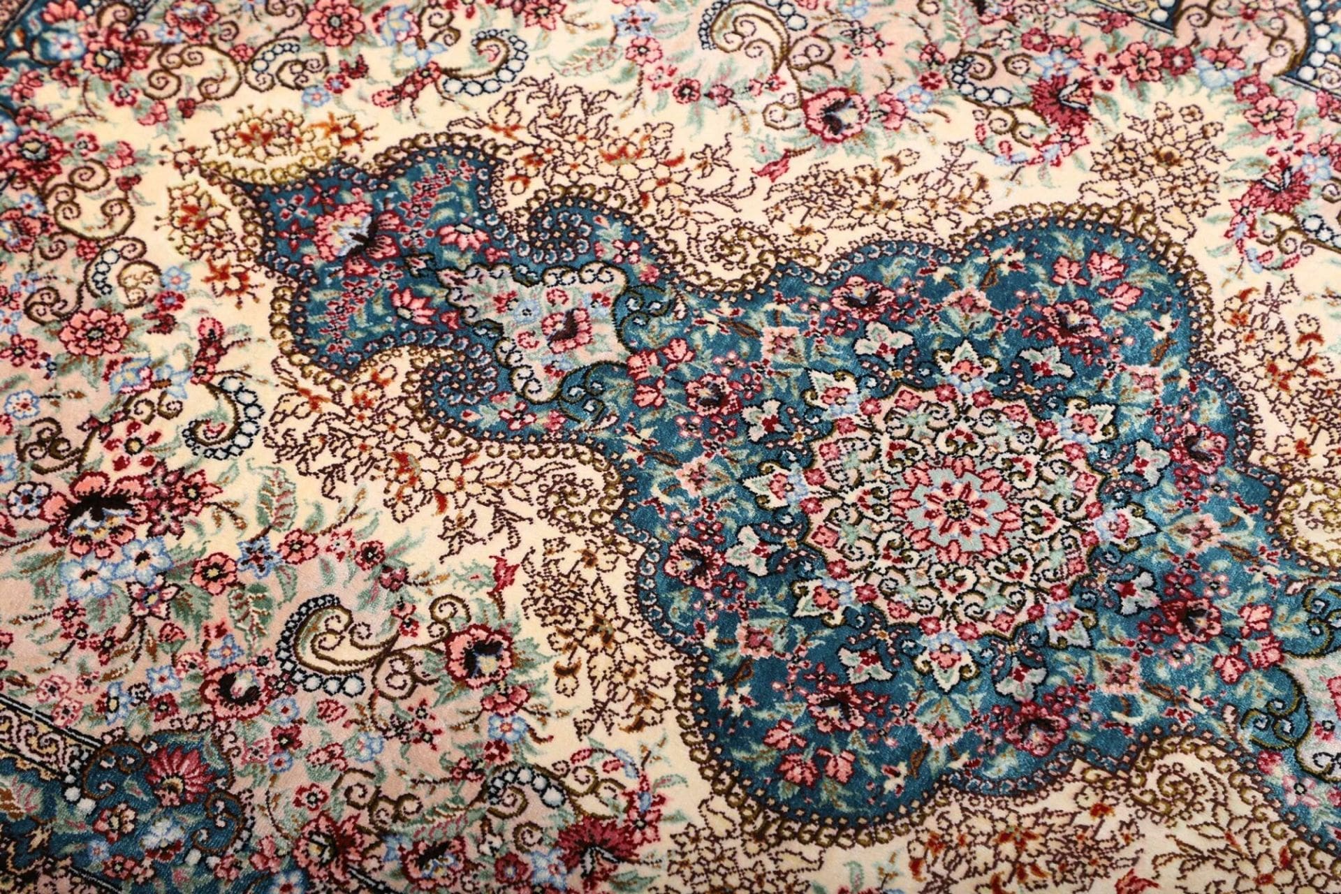 Ghom Perserteppich 62 × 90 cm aus Seide, handgeknüpft